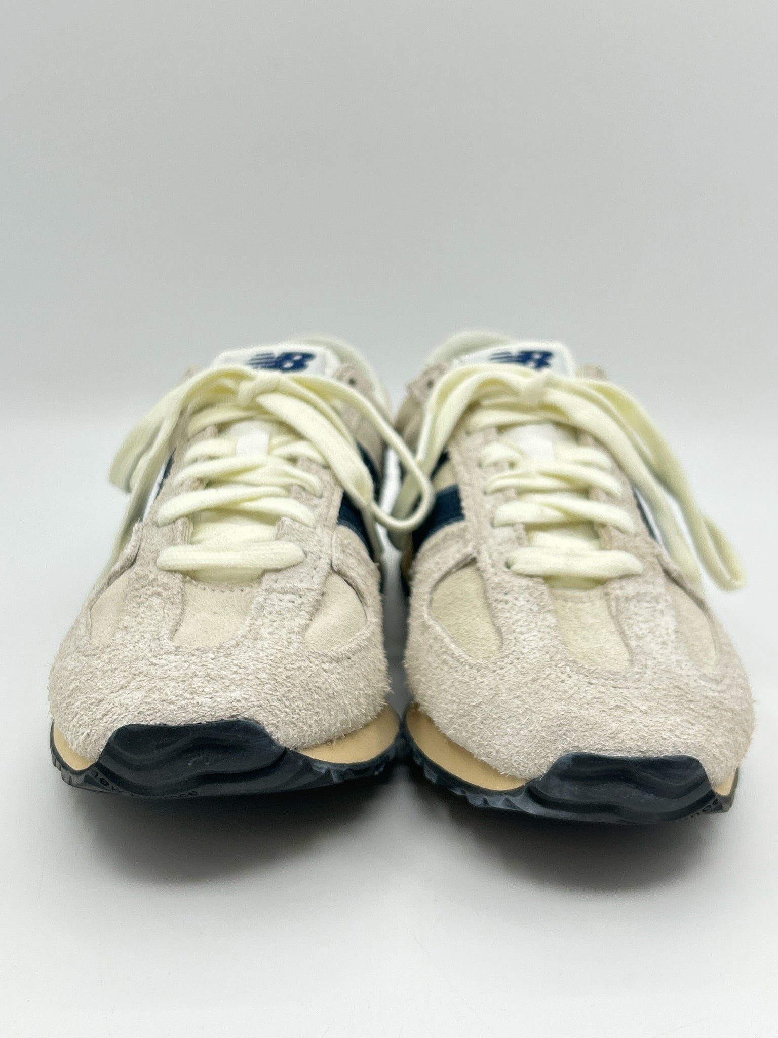 NEW BALANCE Size 9.5 Cream Print Women Sneakers