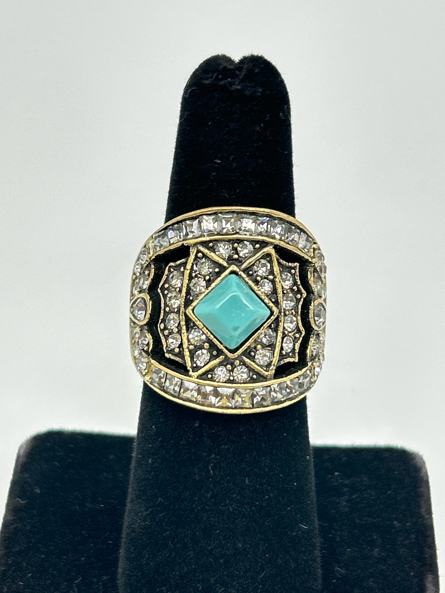 HEIDI DAUS Size 6 Gold Ring