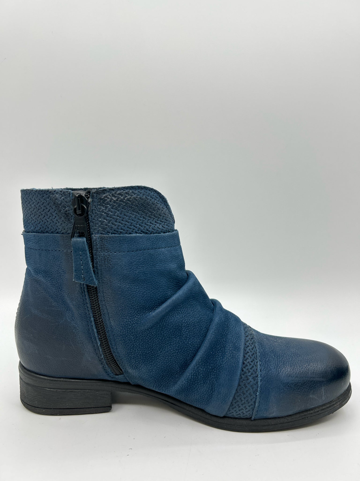 MIZ MOOZ Size 37 Teal Women Booties