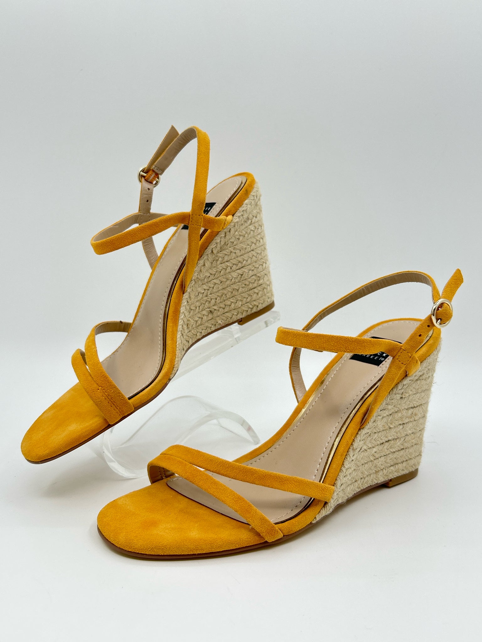 White House Black Market Size 7M Yellow Women's Sandal