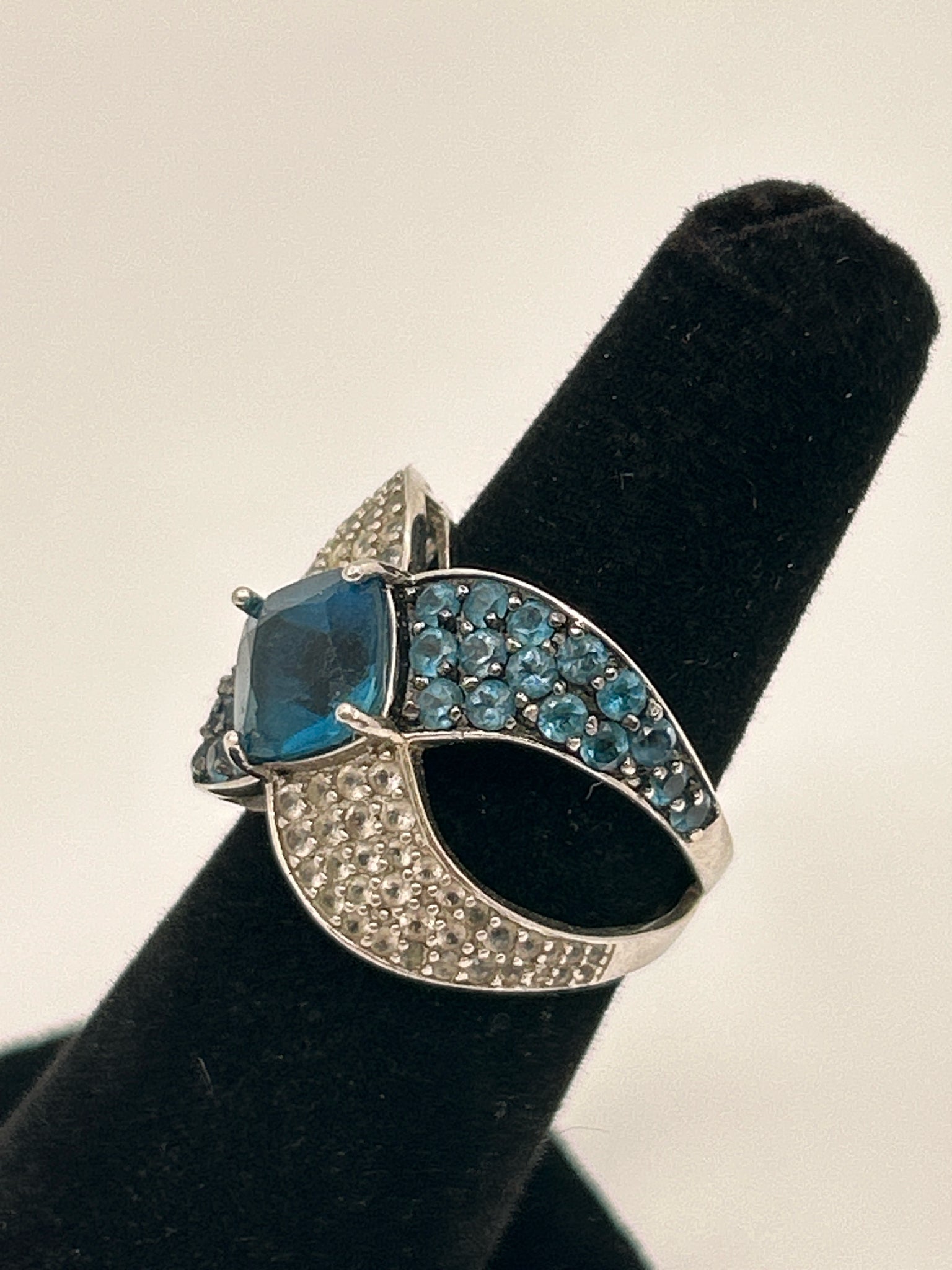 NO BRAND SILVER AND BLUE Size 5.5 Ring