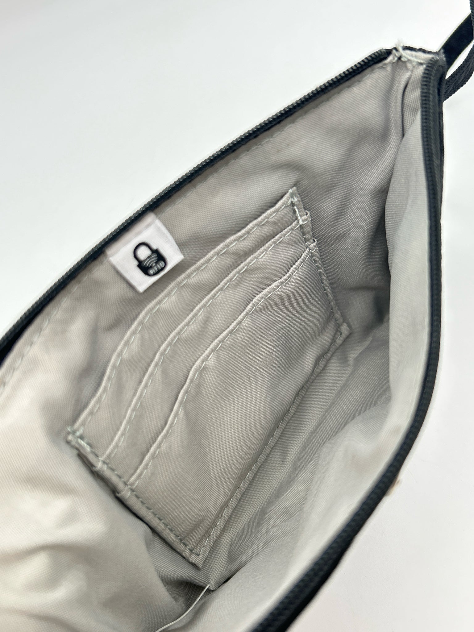 BAGGALLINI Black Women Wristlet