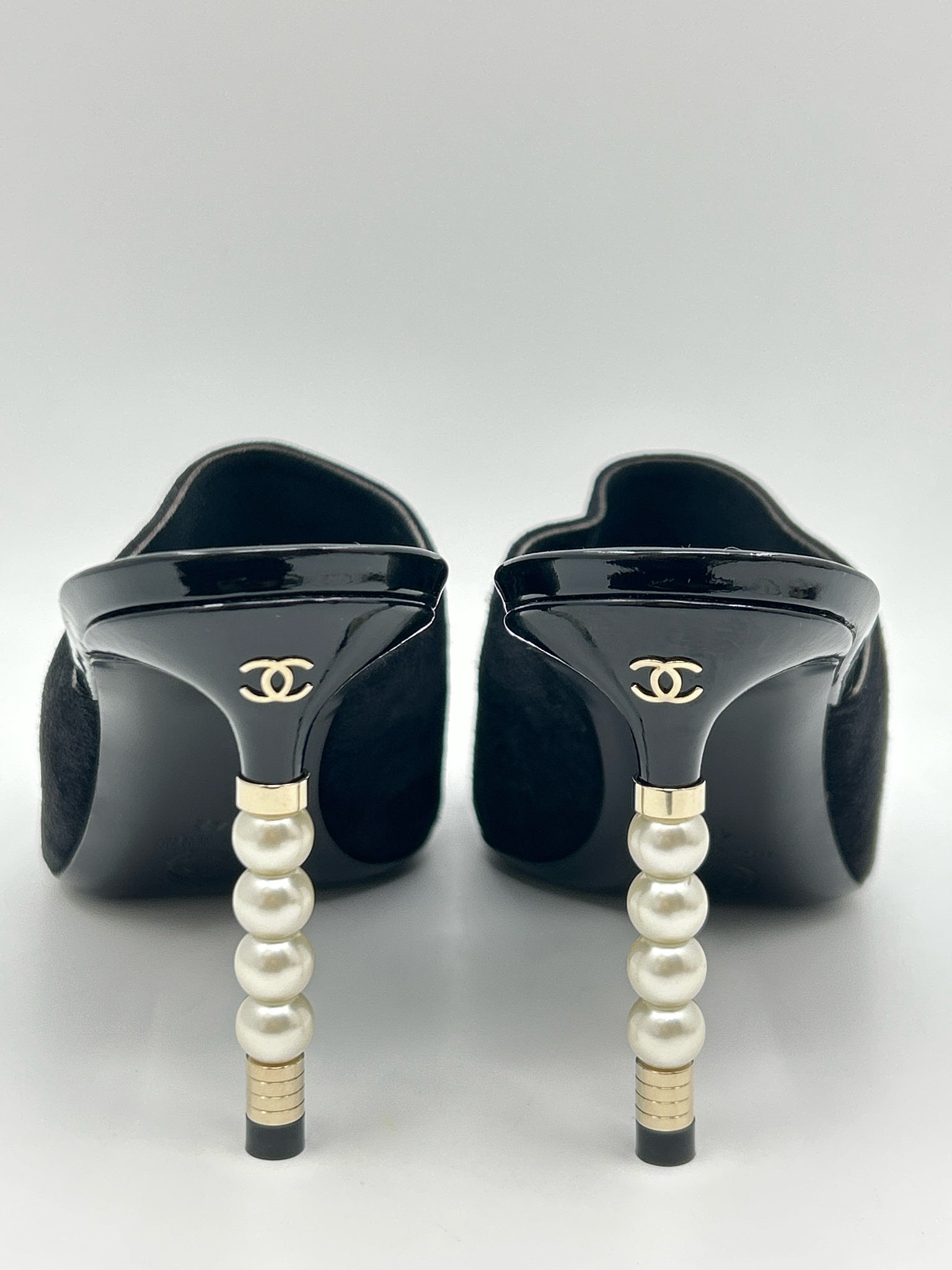 CHANEL Size 42 Black Women Pumps