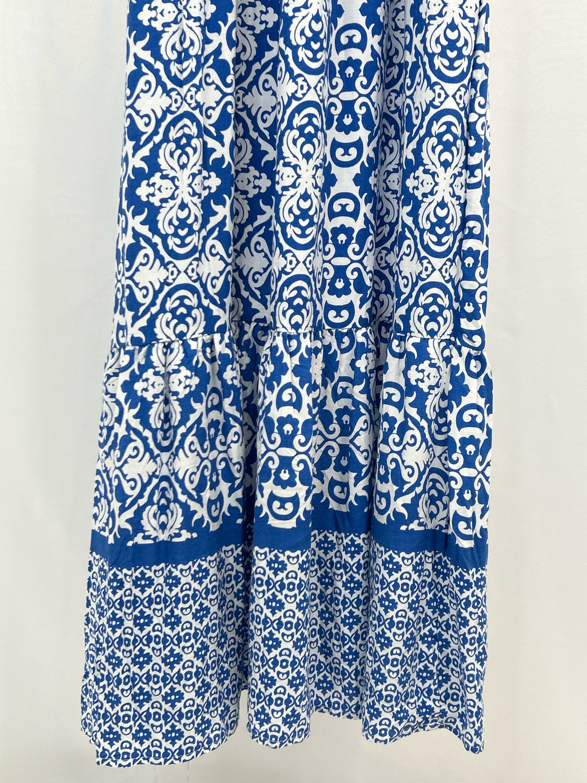 Kindred NWT Size M BLUE & WHITE Women Dress