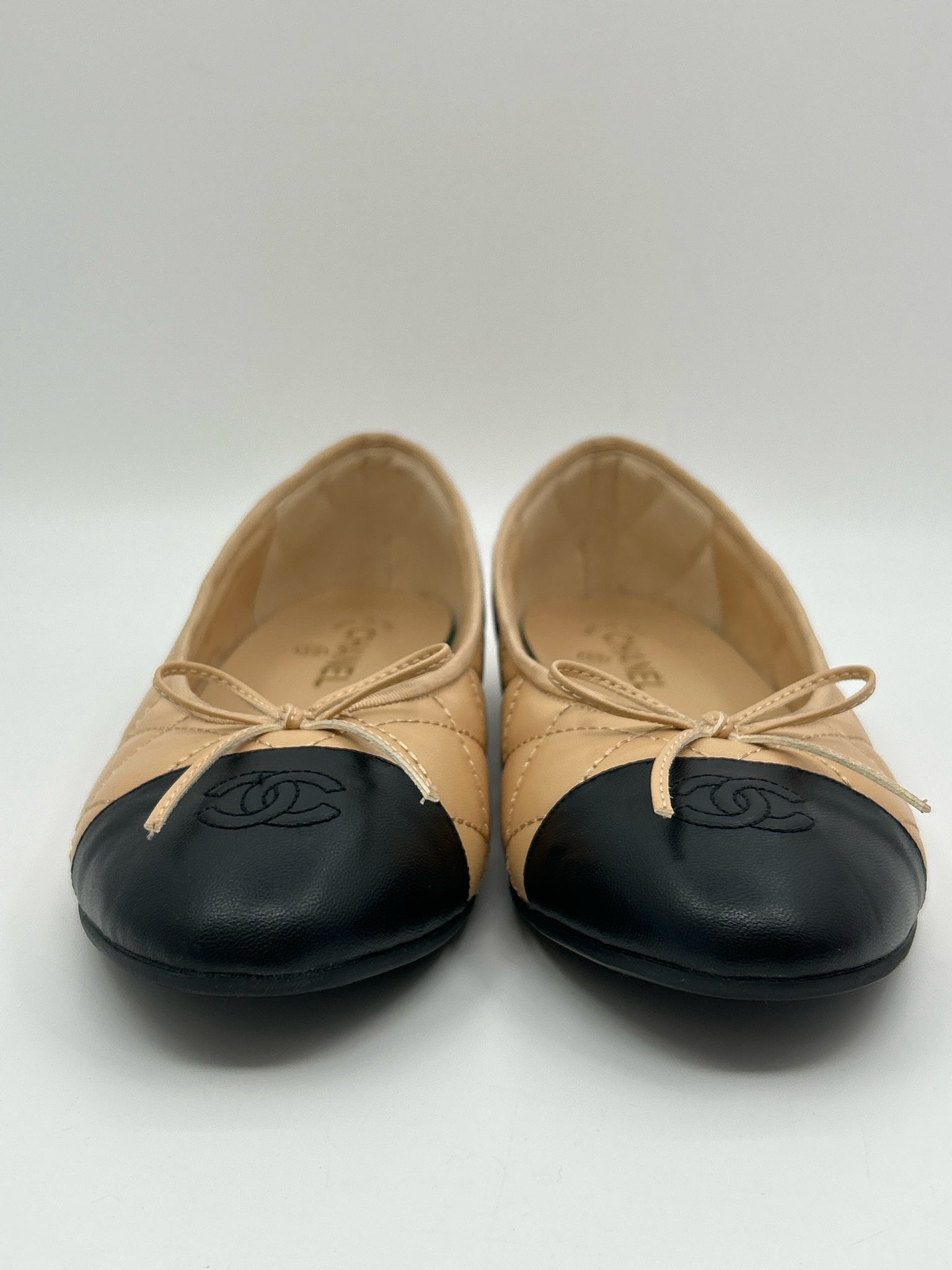 CHANEL Size 41 Beige & Black Women Flats