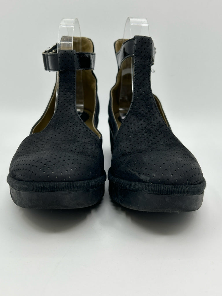 FLY LONDON Size 8/8.5 Black Shoes