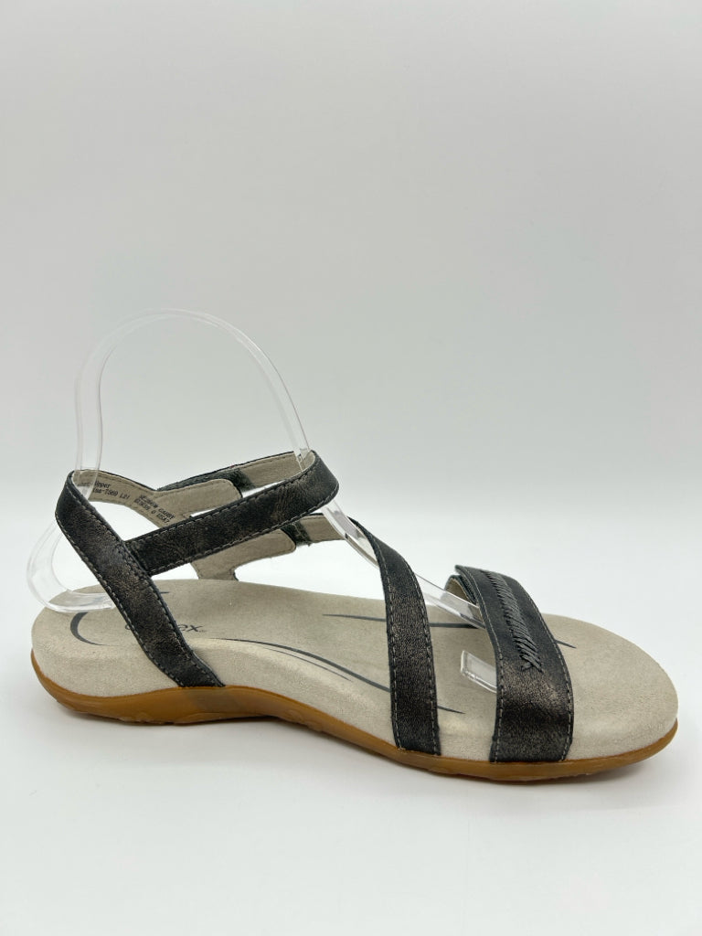 AETREX Size 5.5/6 Pewter Women's Sandal