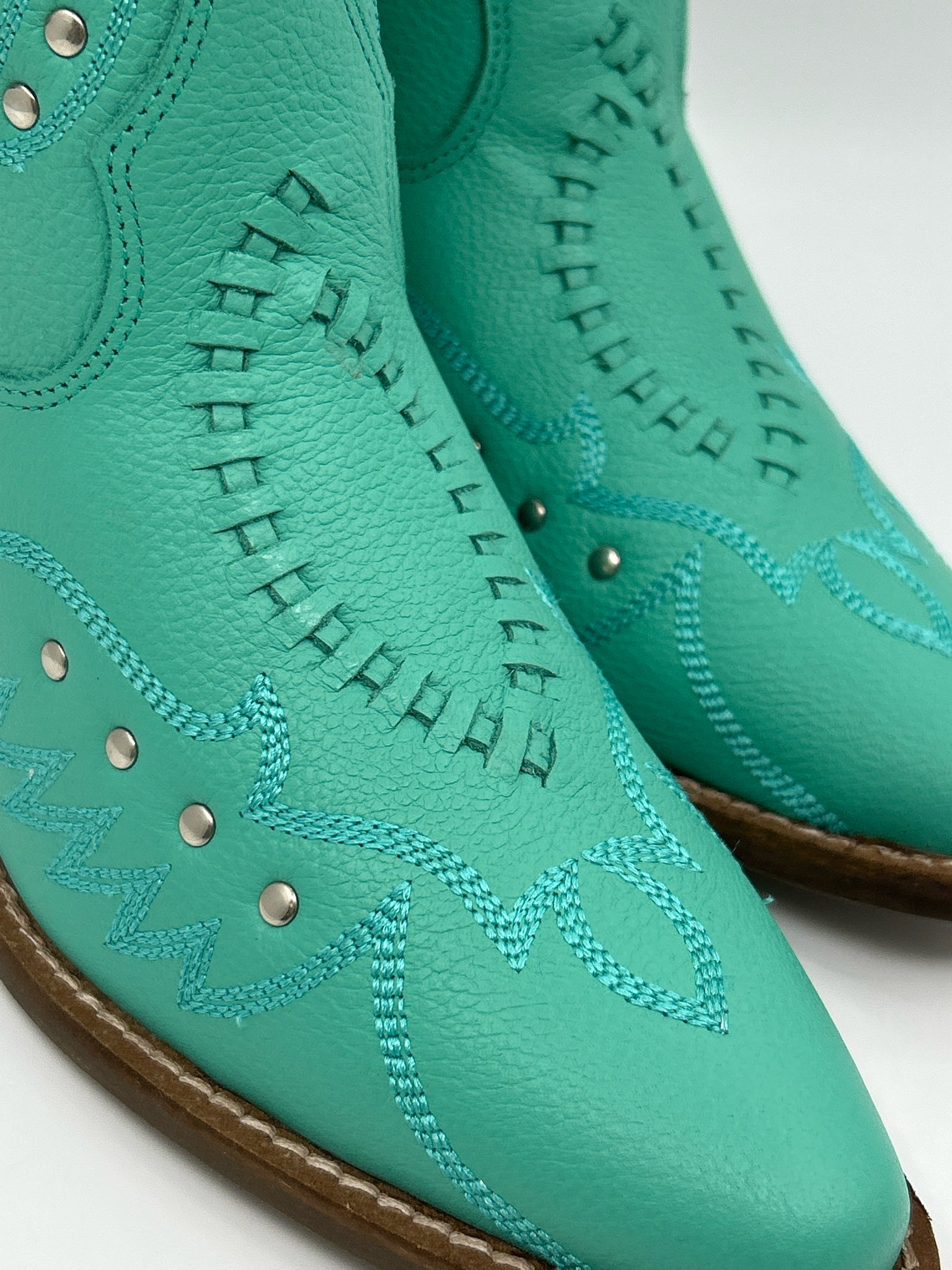 DINGO Size 8.5M Green Women Booties