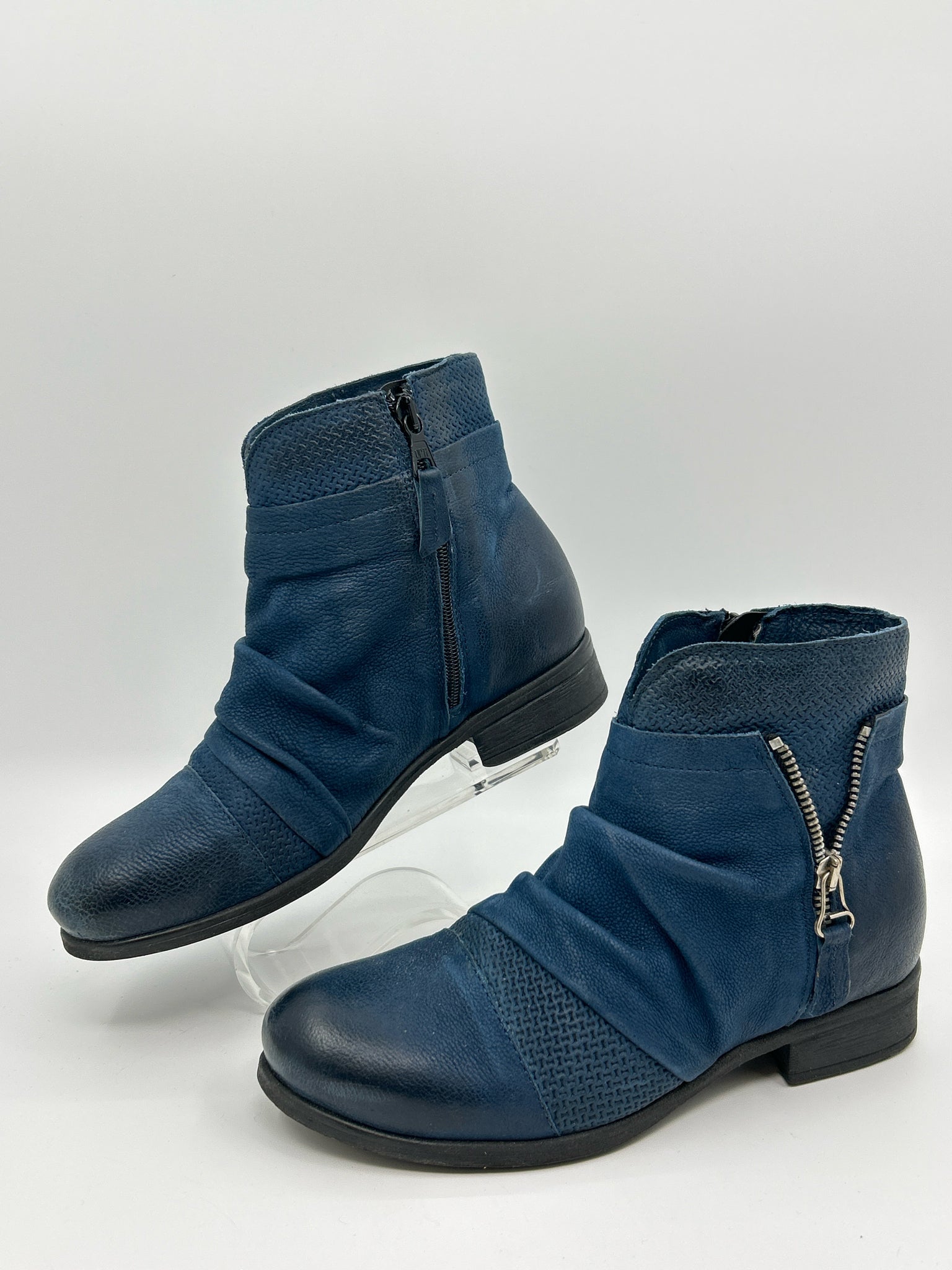 MIZ MOOZ Size 37 Teal Women Booties