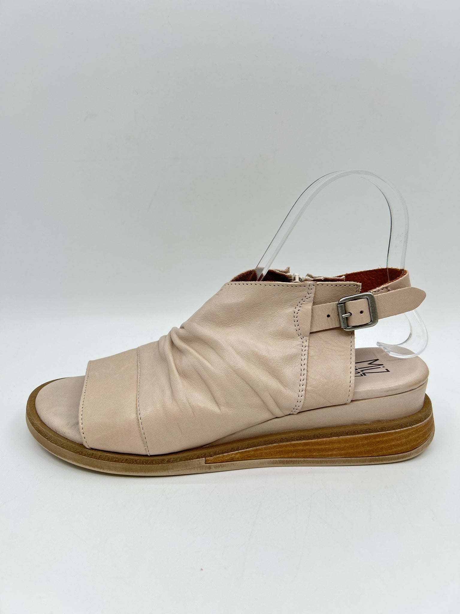MIZ MOOZ Size 39 Beige Women Sandal
