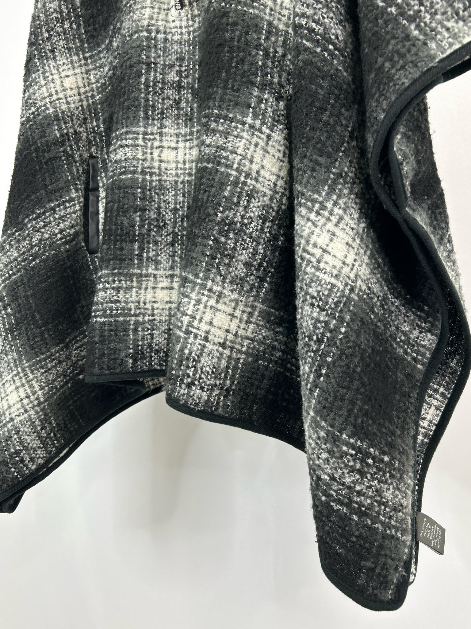 VINCE CAMUTO Size OSFA Black Plaid Women Poncho