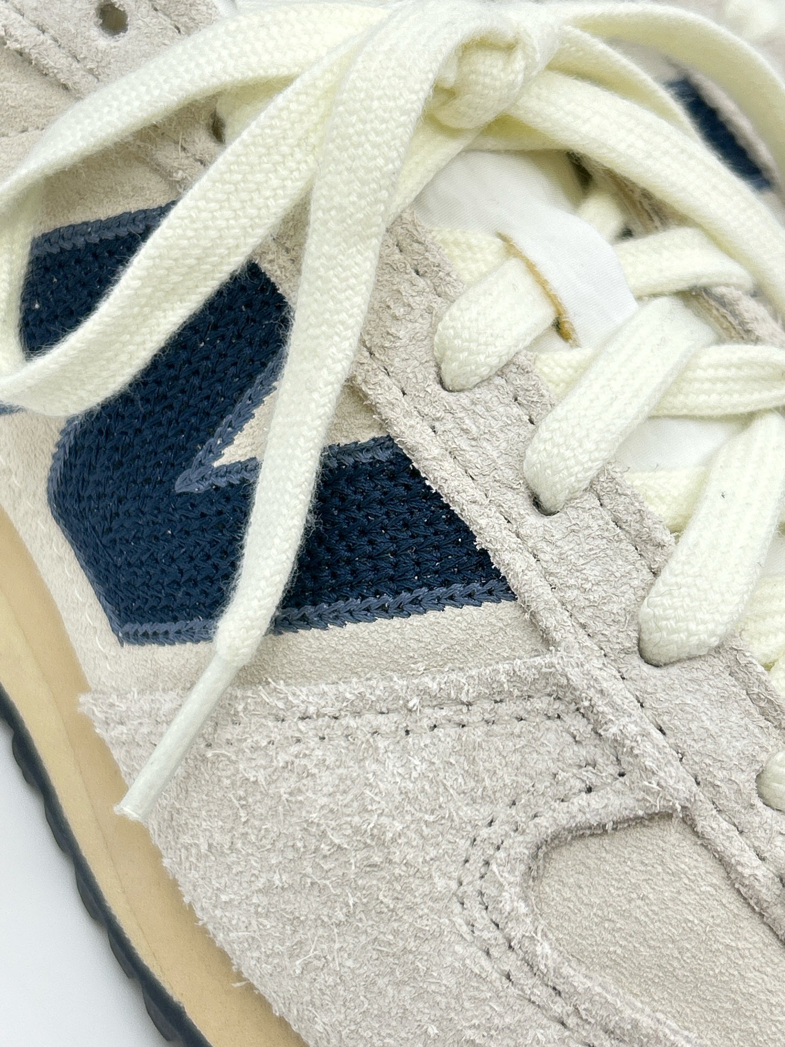 NEW BALANCE Size 9.5 Cream Print Women Sneakers