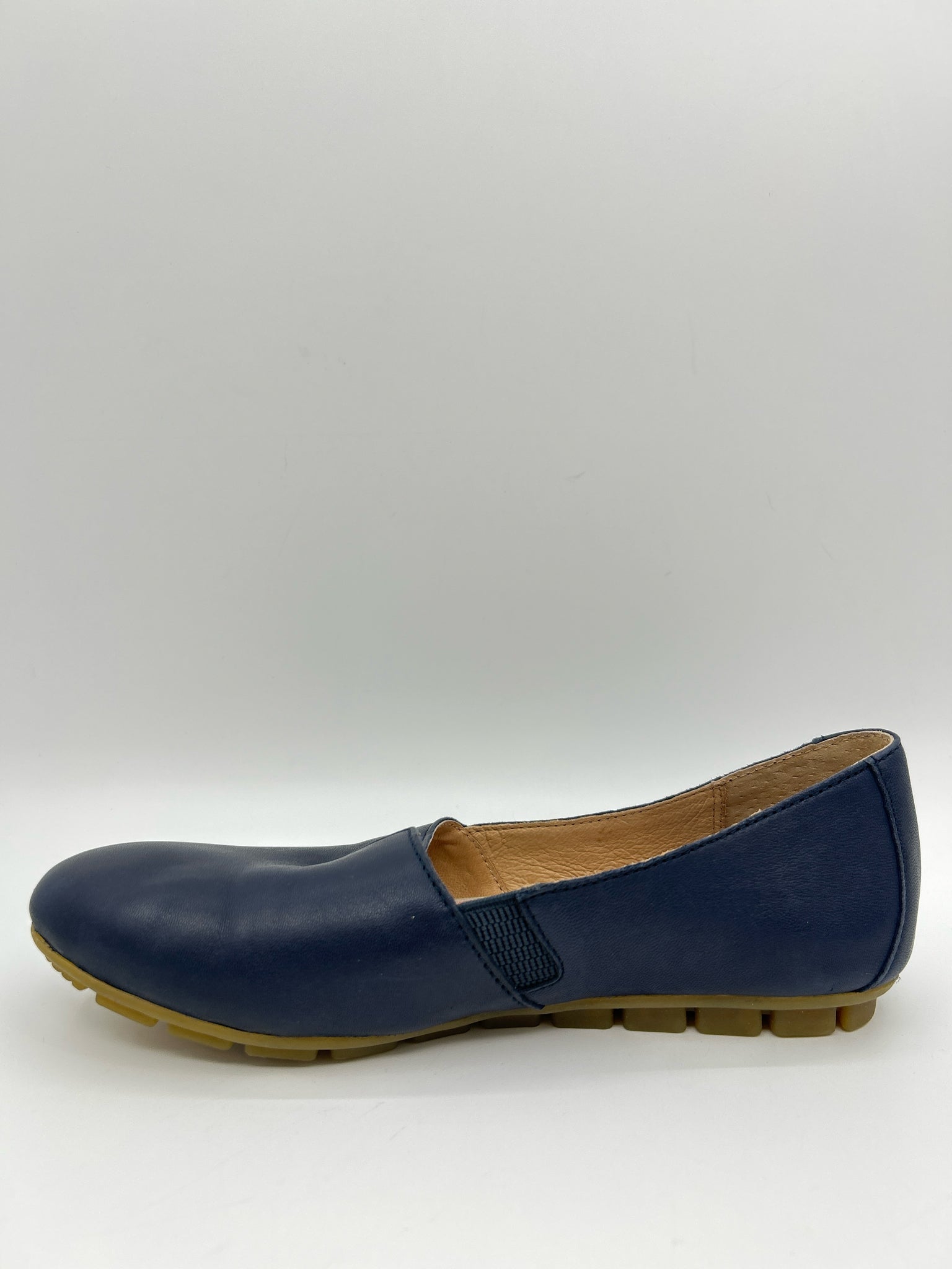 BORN Size 8.5M Navy Women Flats