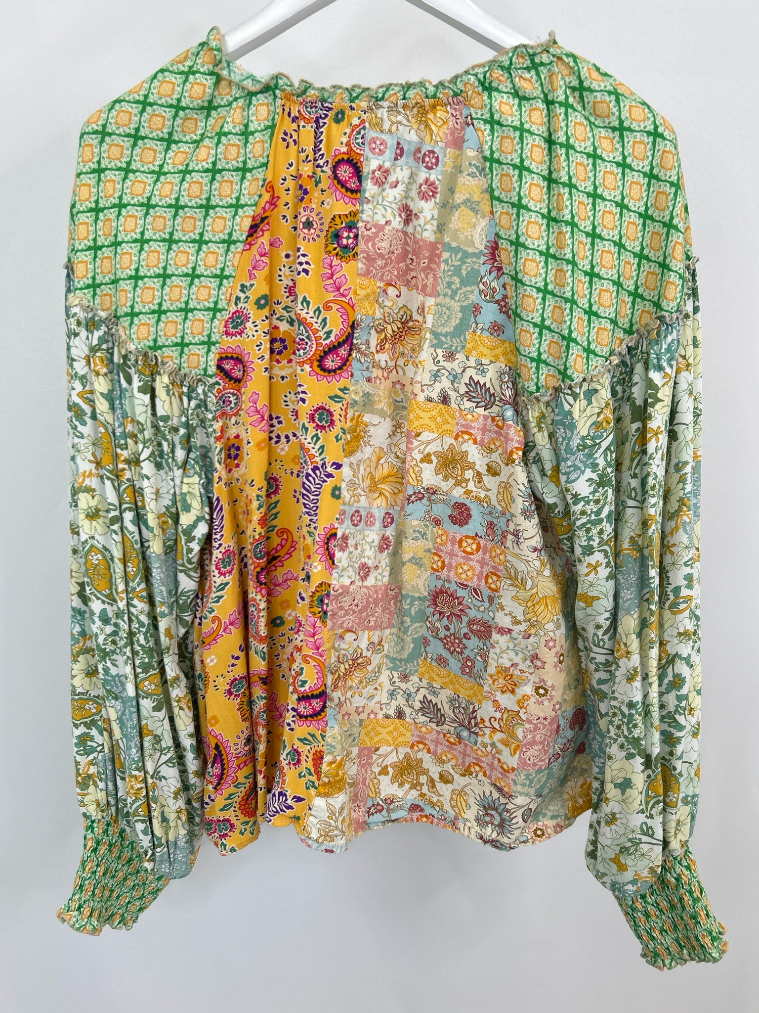 Oli & Hali Size M GREEN AND WHITE Women Blouse