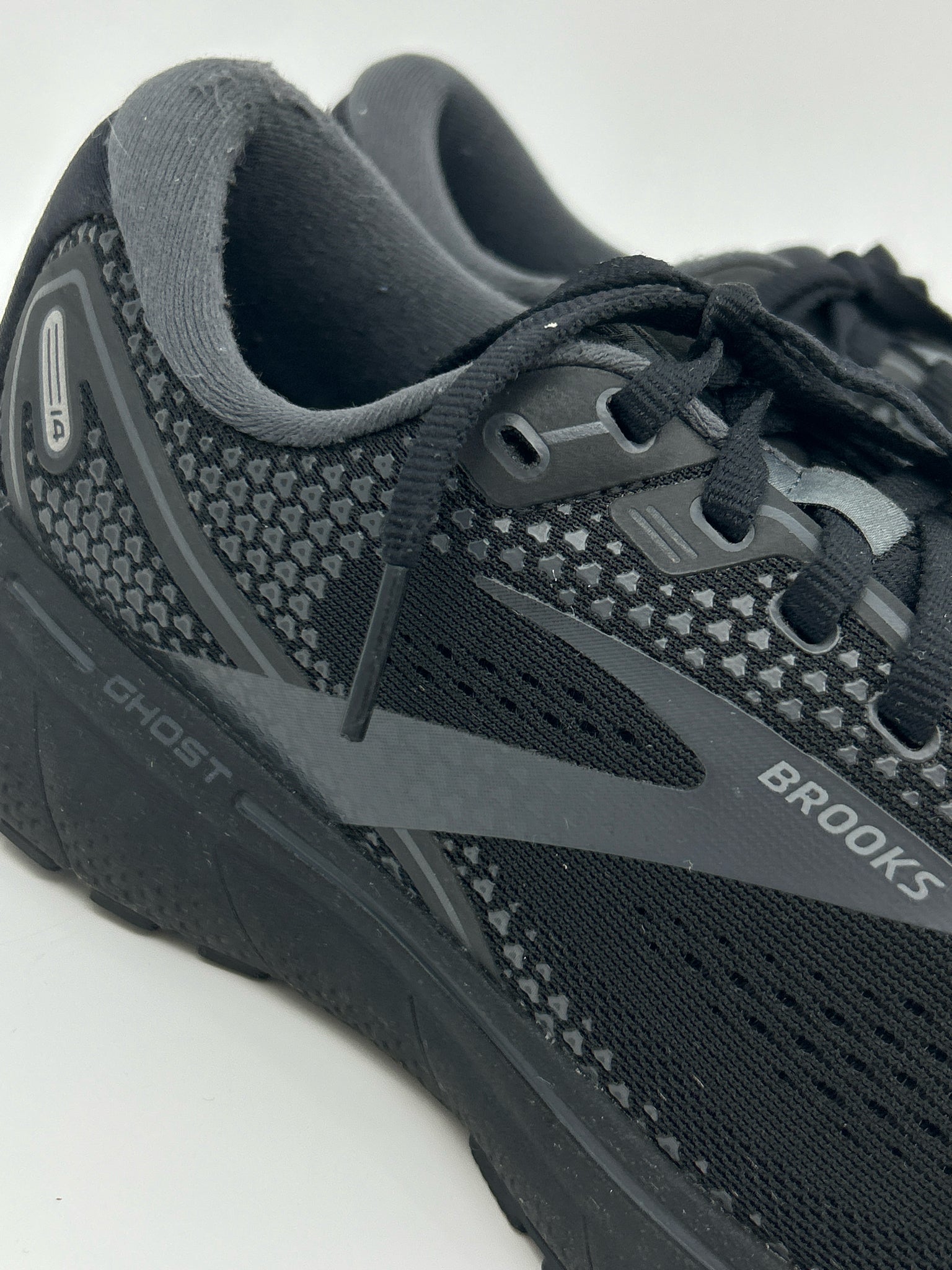 BROOKS Size 8.5B Black Women Sneakers