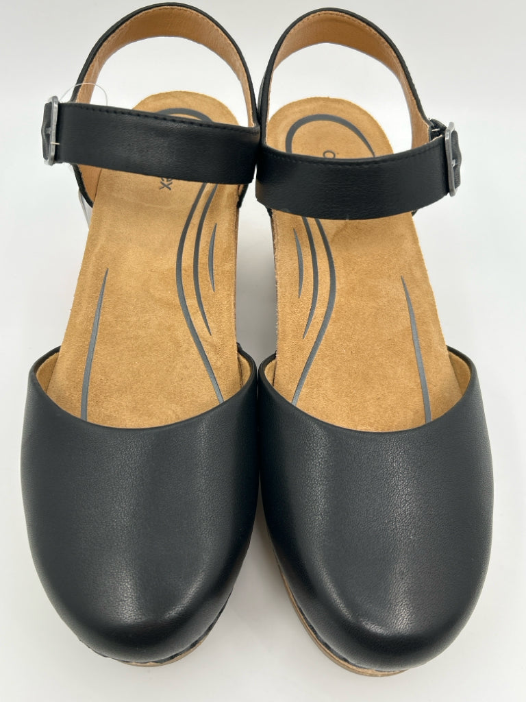 AETREX Size 9/9.5 Black Finley Women's Clogs NIB