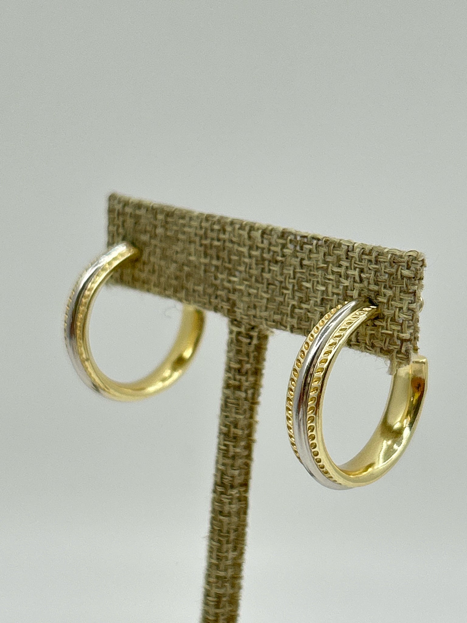 KENDRA SCOTT NWT Gold Earrings