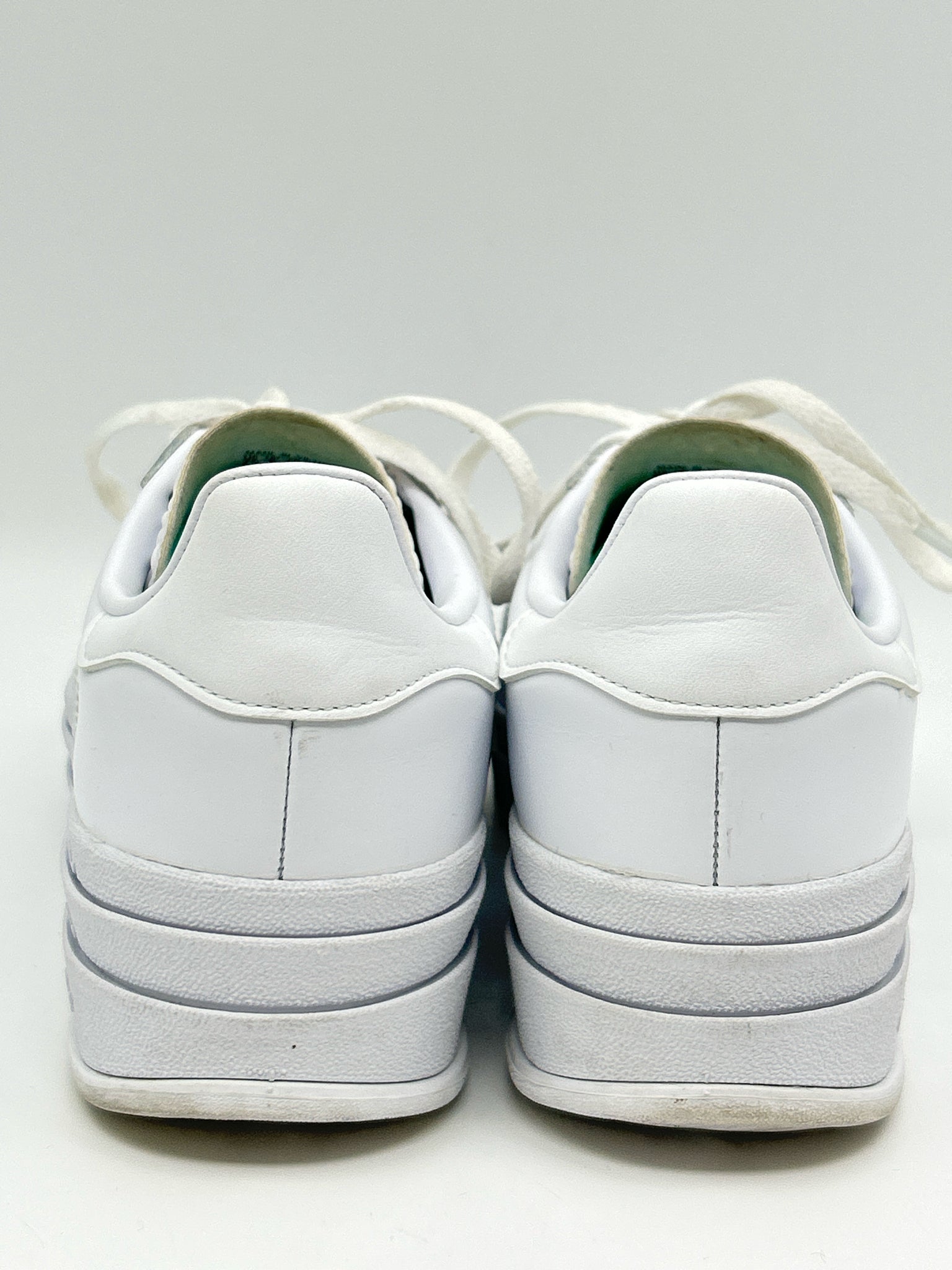 ADIDAS Size 7.5 White Women Sneakers