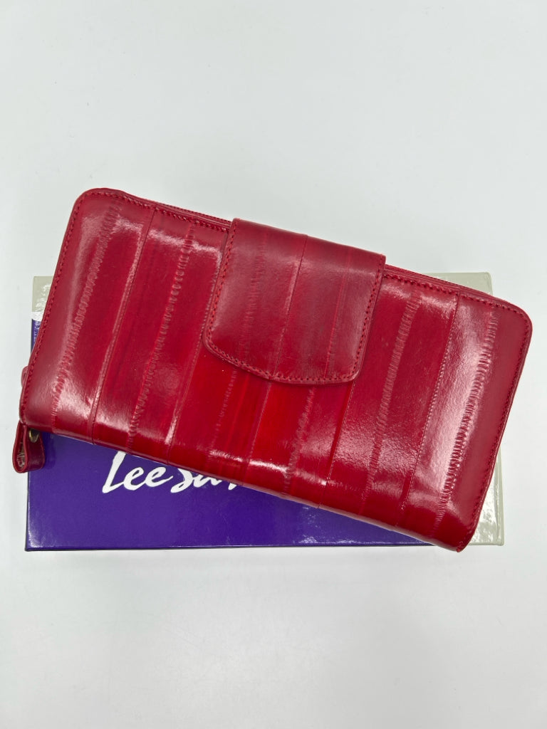 LEE SANDS Red Wallet