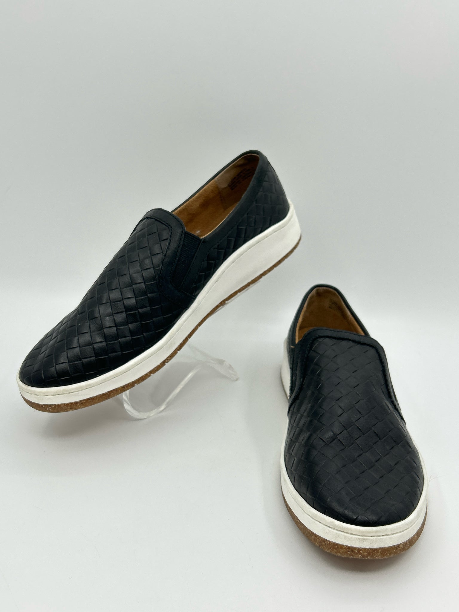 AETREX Size 8.5 Black Women Sneakers