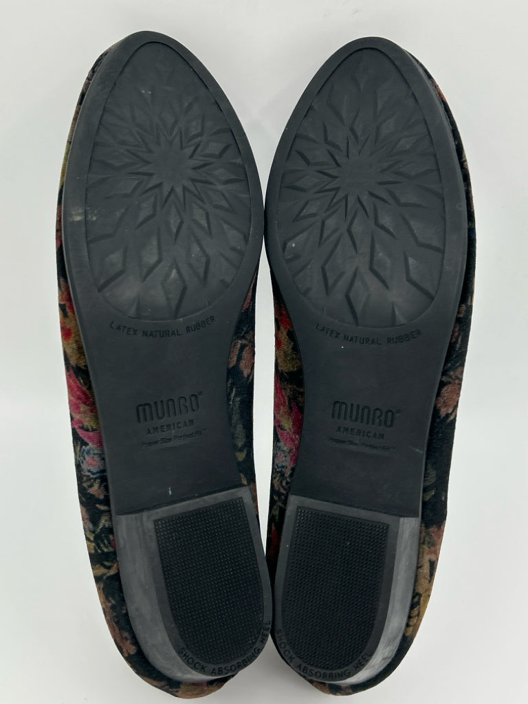 MUNRO Women Size 9.5SS Black Floral Flats