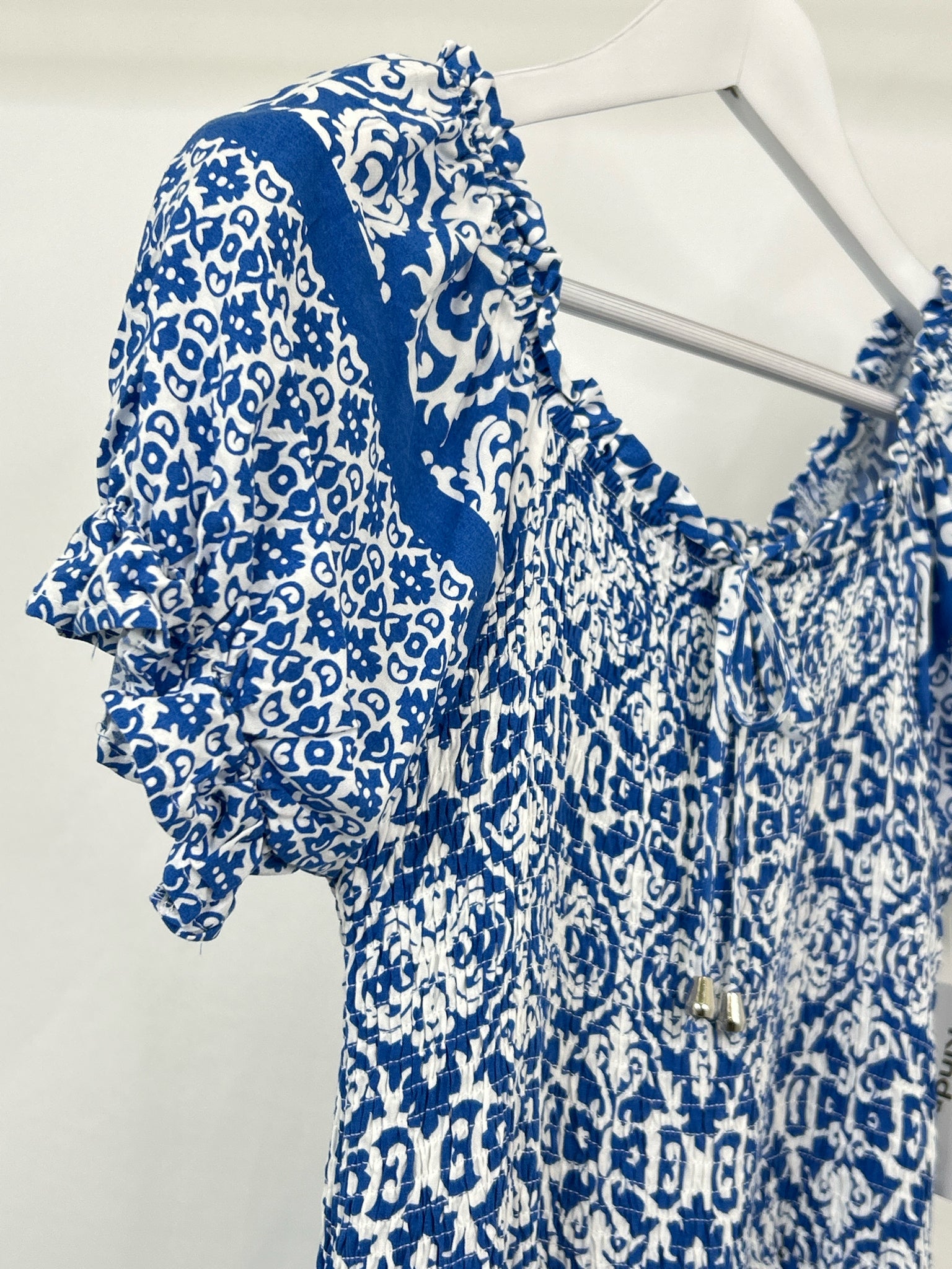 Kindred NWT Size M BLUE & WHITE Women Dress