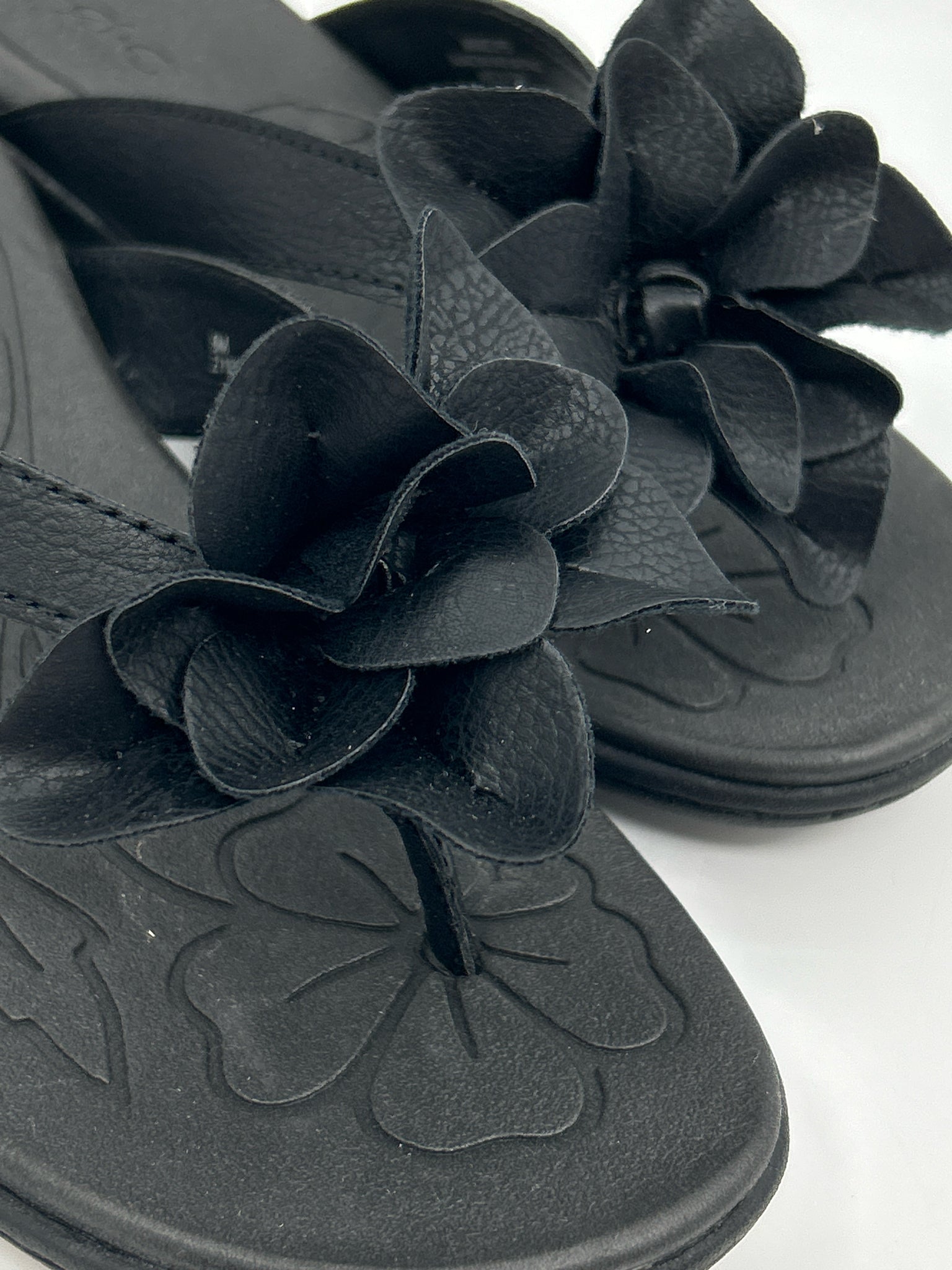 Born Concept b.o.c. NIB Size 6 Black Women Sandal