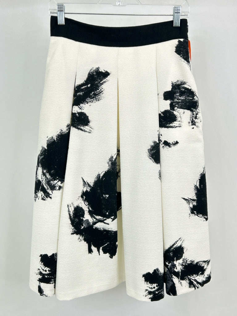 White House Black Market Women Size 4P Cream floral print Skirt