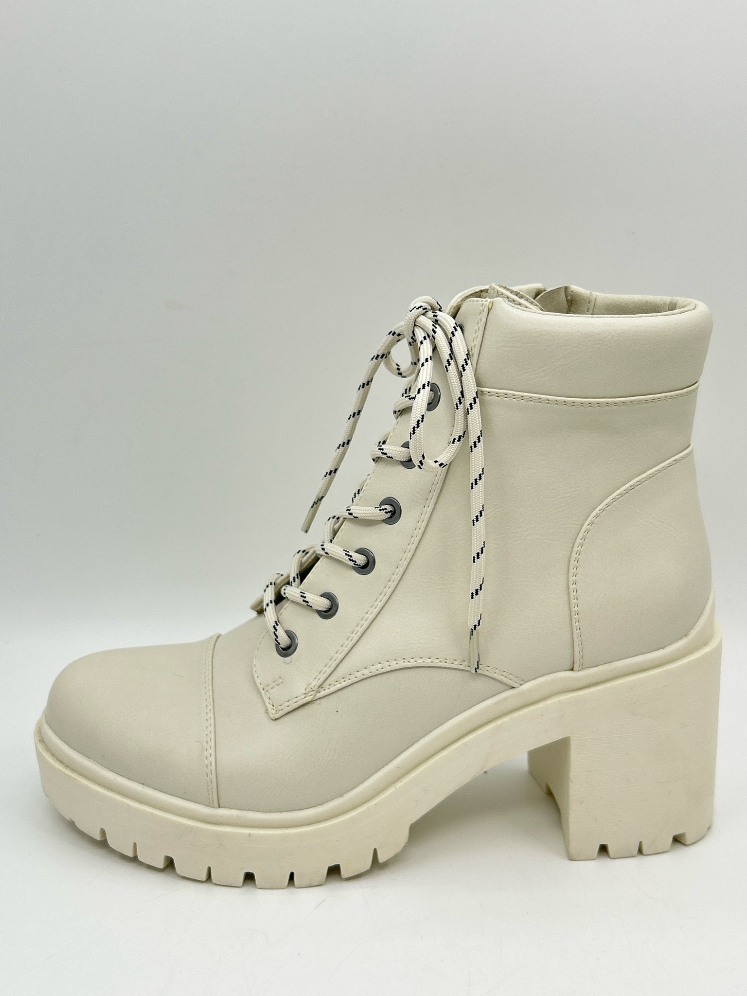 NINE WEST Size 9.5 off white Women Booties