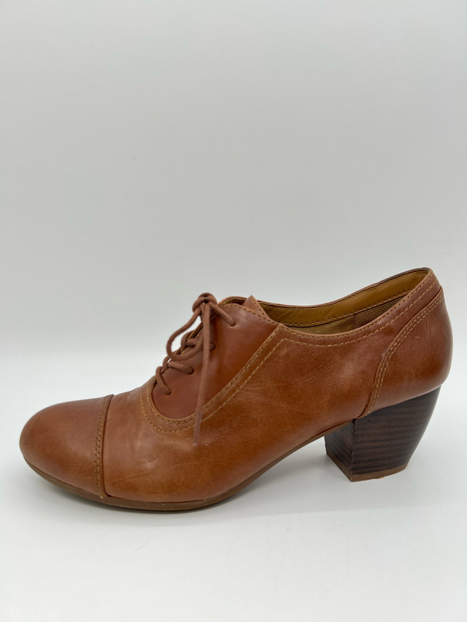 COMFORTIVA Size 9.5M Tan Women Pumps