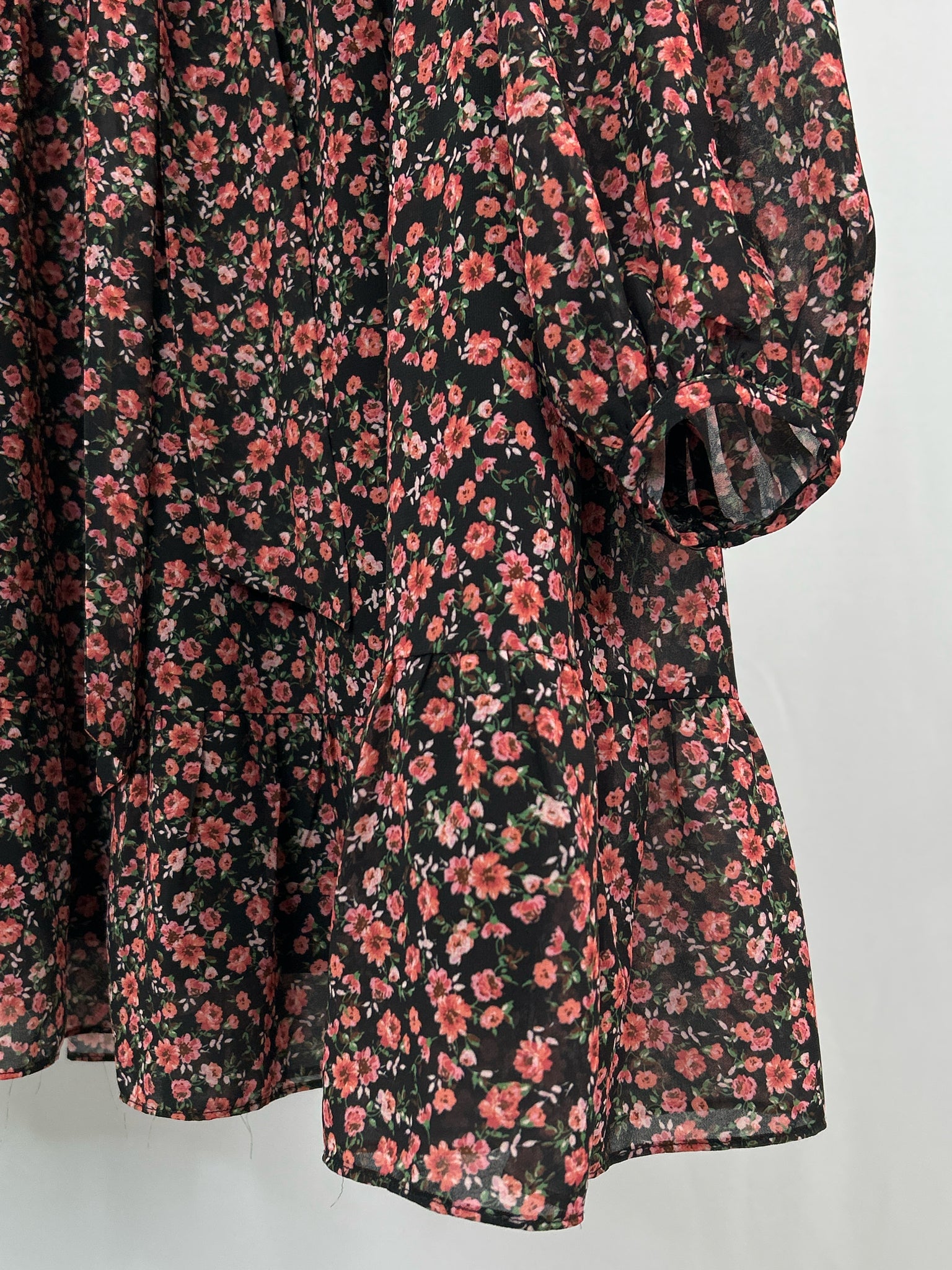 LOST + WANDER Size S Black Floral Women Dress