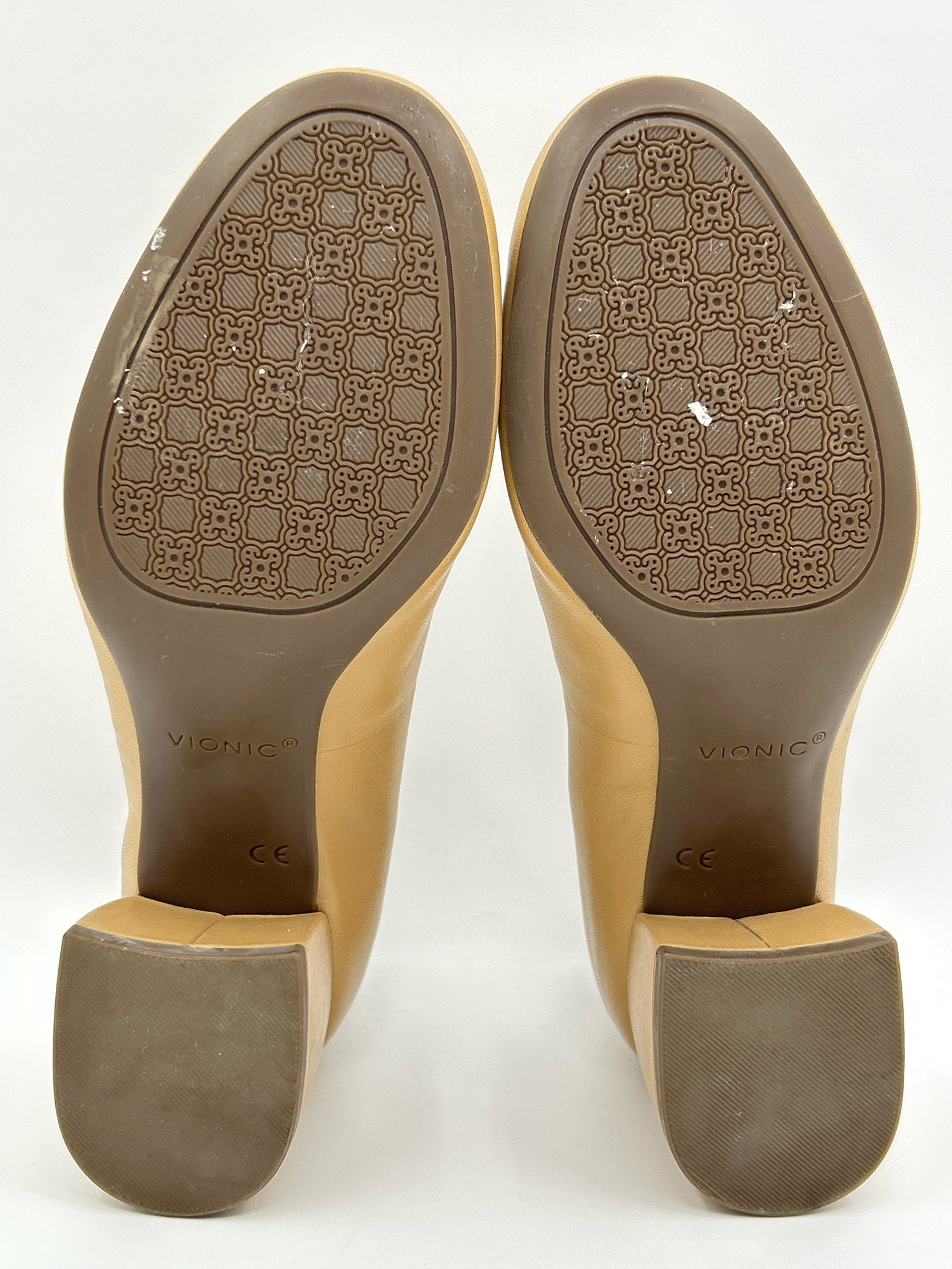 VIONIC Size 7 Carmel Women Pumps