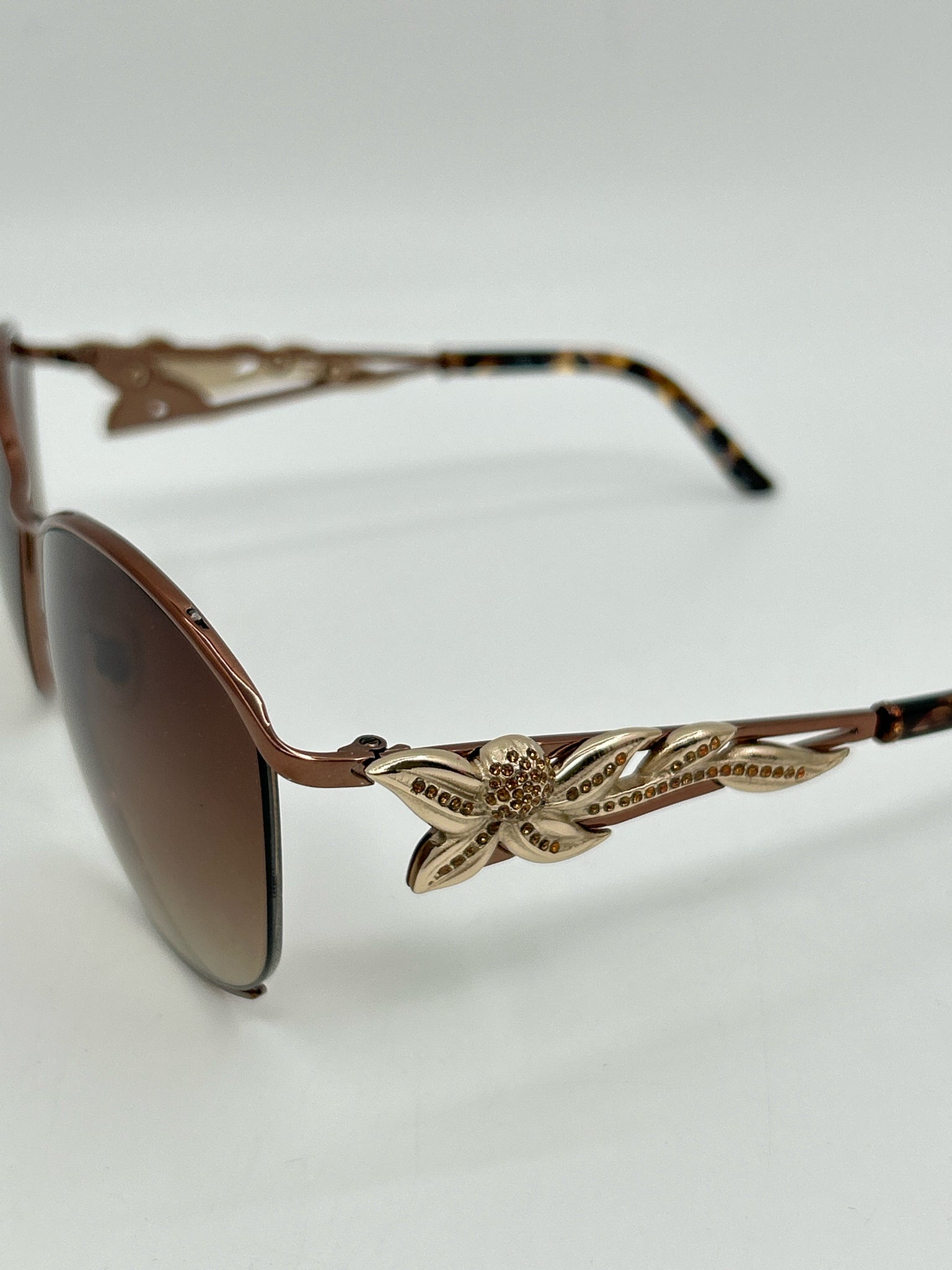 JUDITH LEIBER Brown Sunglasses