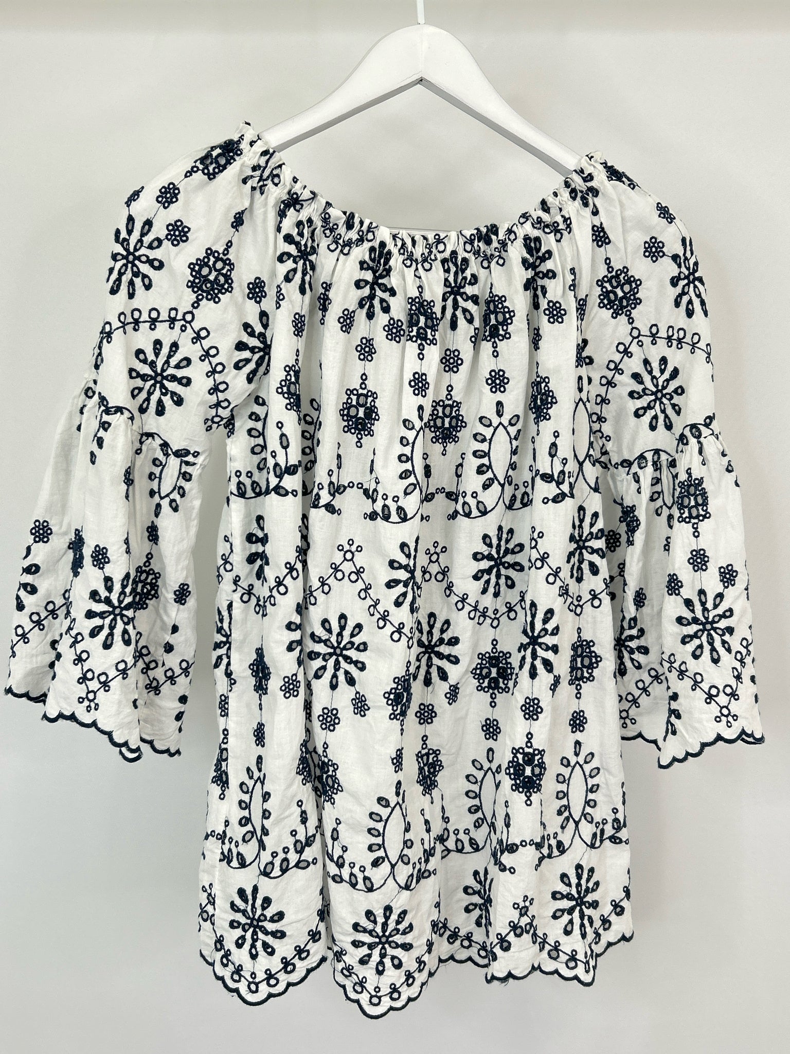 M Made in Italy Size S WHITE AMD NAVY Women Blouse
