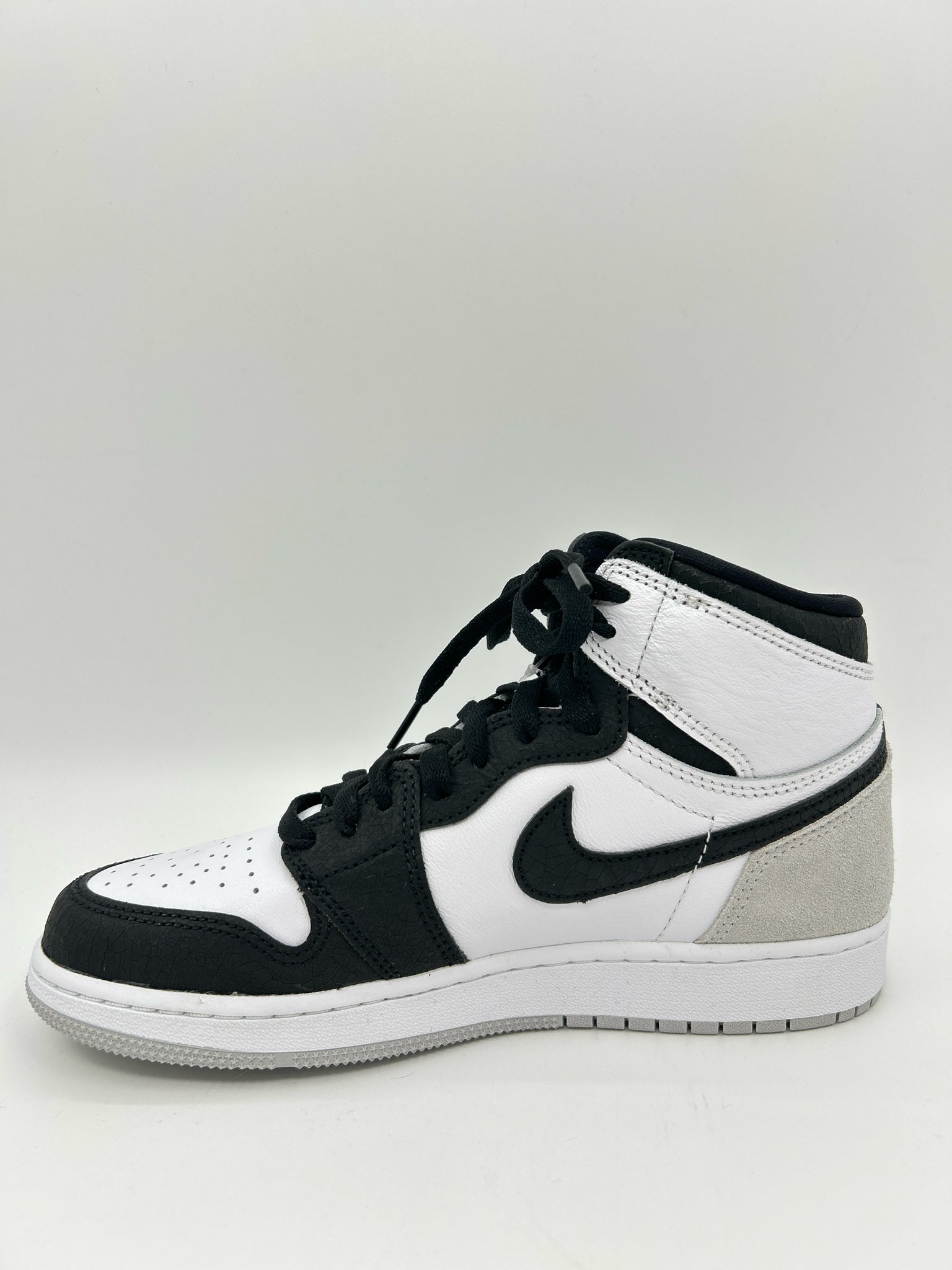 NIKE Size 8 White and Black Women Sneakers NIB