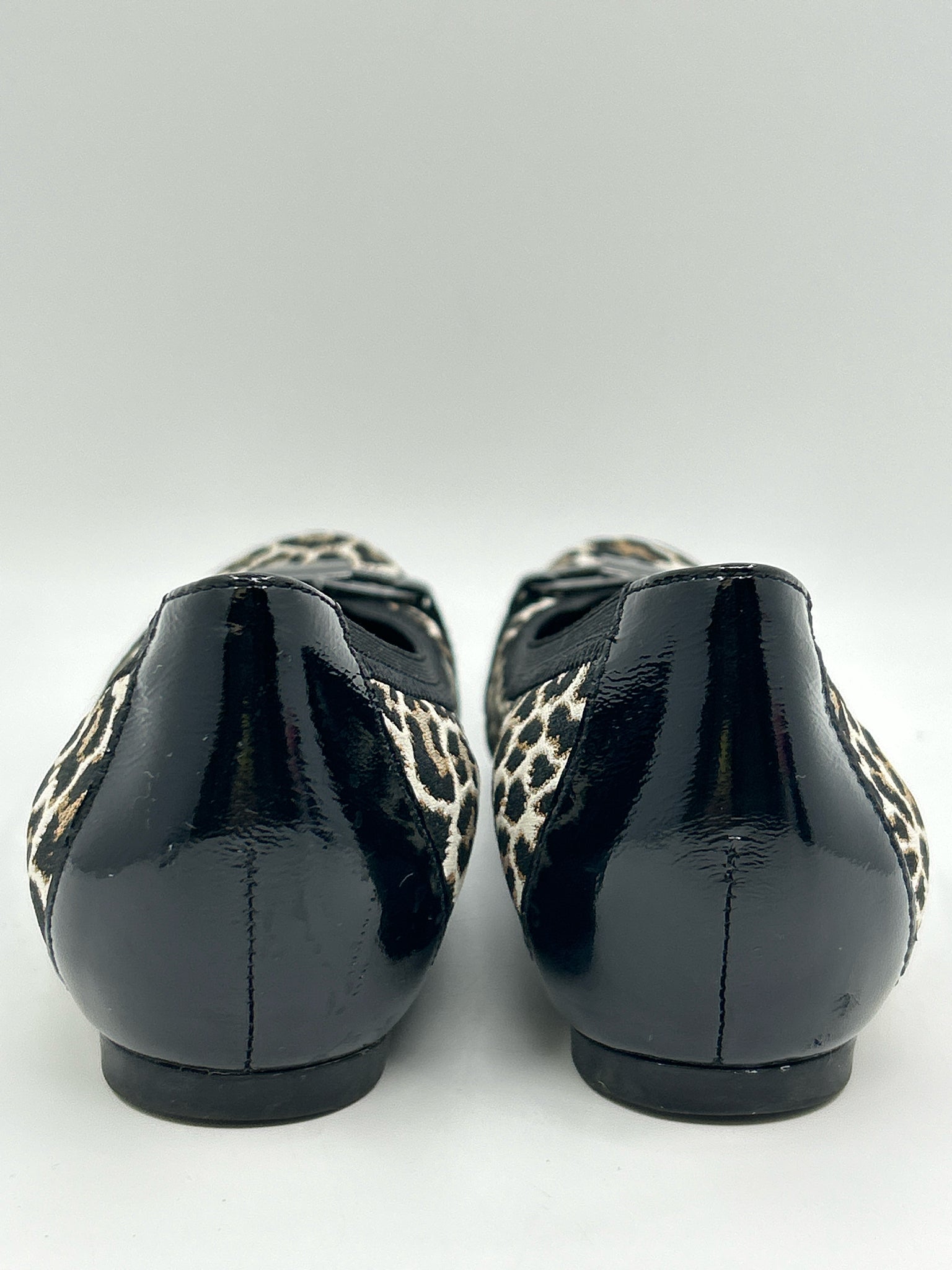 MUNRO Size 9.5N White and black Women Flats