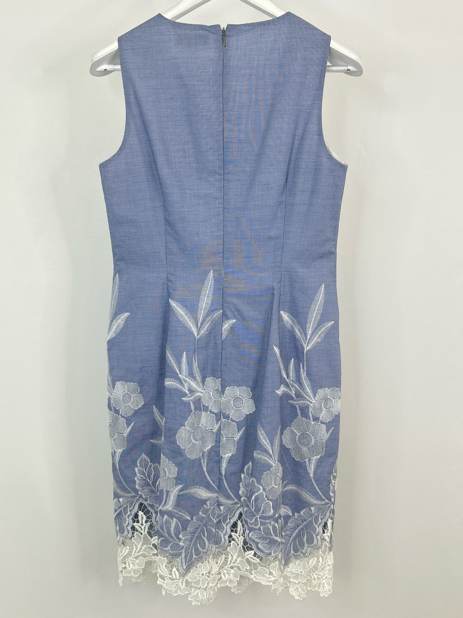 TAHARI NWT Size 8 BLUE & WHITE Women Dress