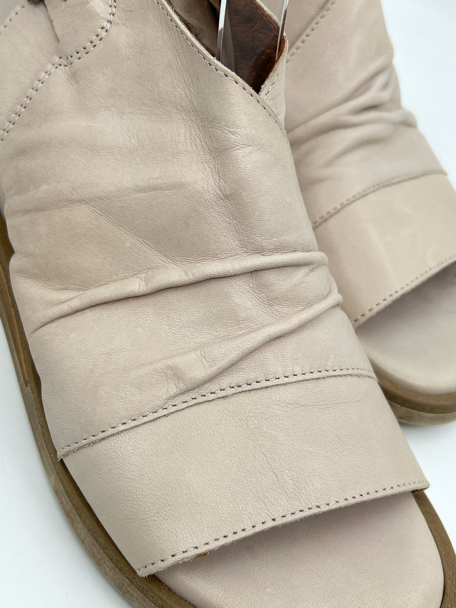 MIZ MOOZ Size 39 Beige Women Sandal