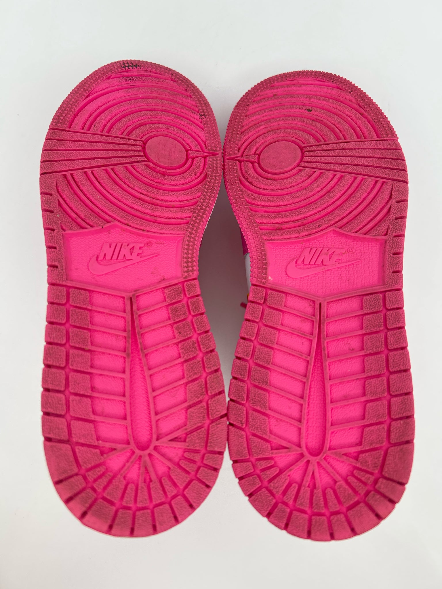 NIKE Size 7 PINK AND WHITE Women Sneakers