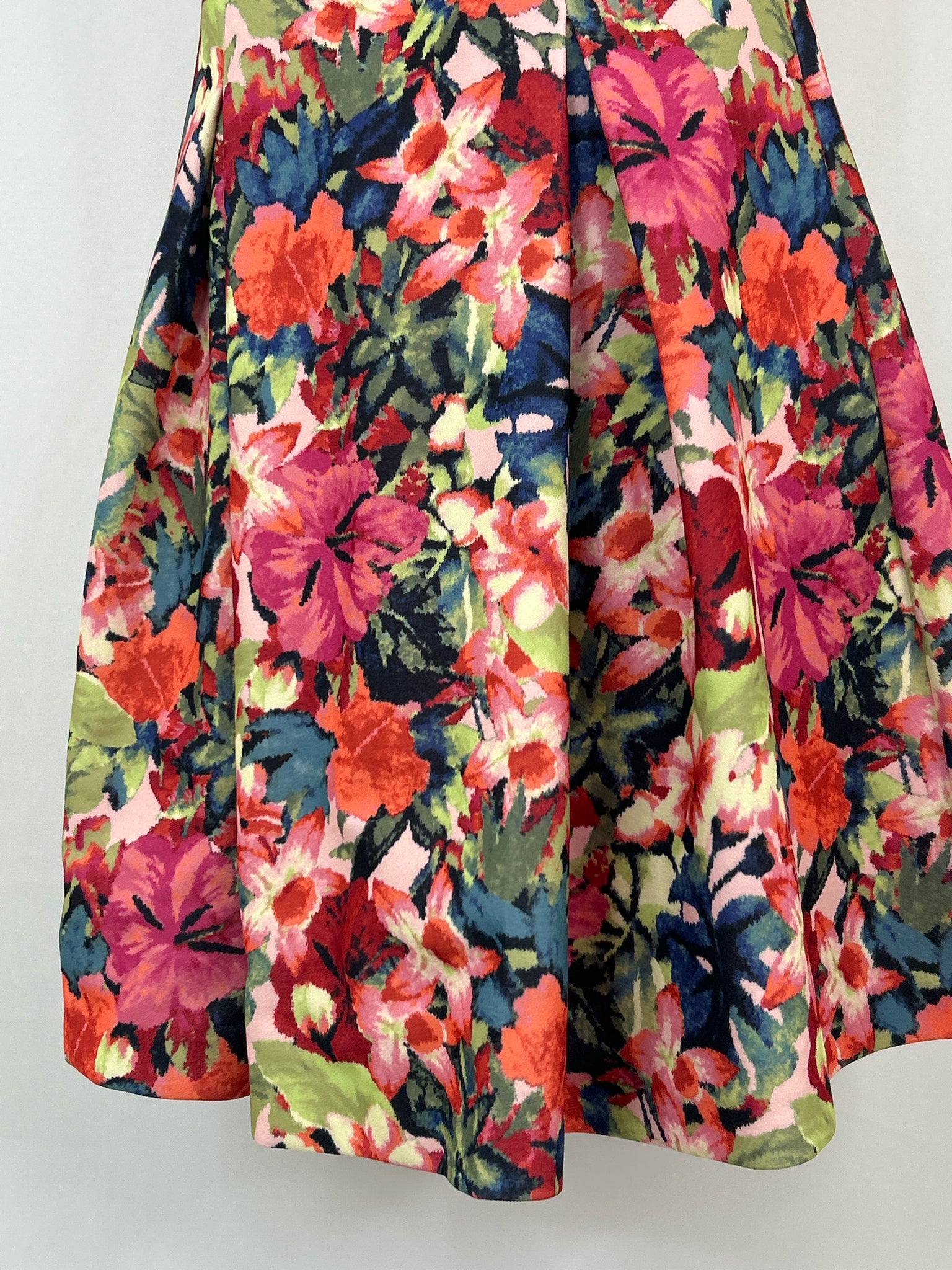 VINCE CAMUTO Size 4P Pink floral Women Dress