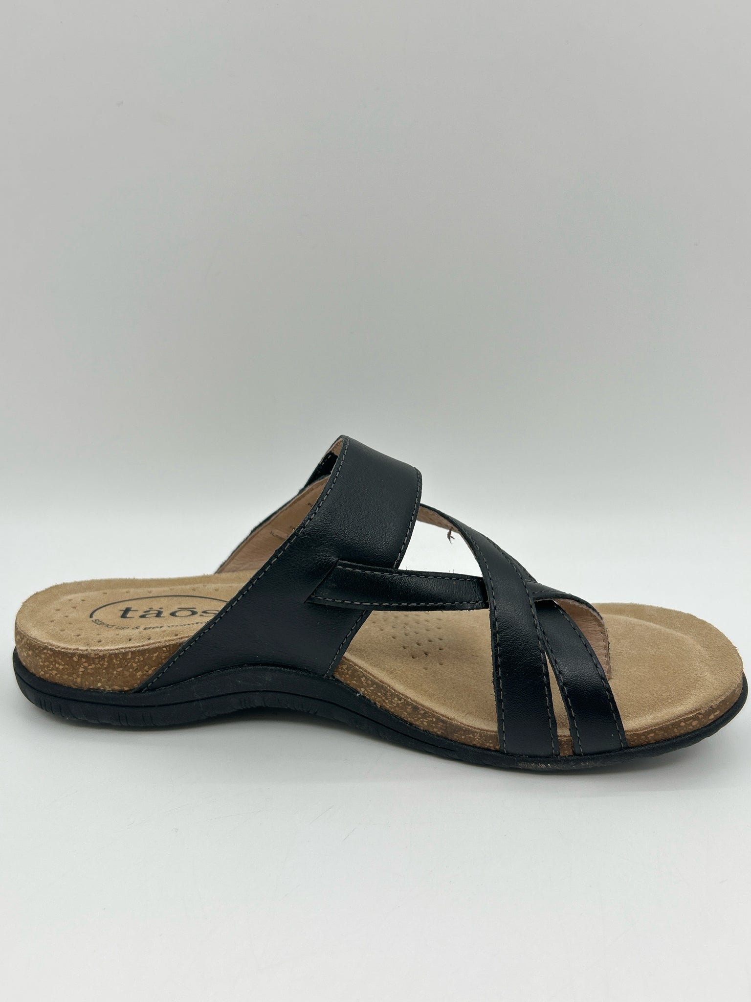 TAOS NWOB Size 6 Black Women Sandal