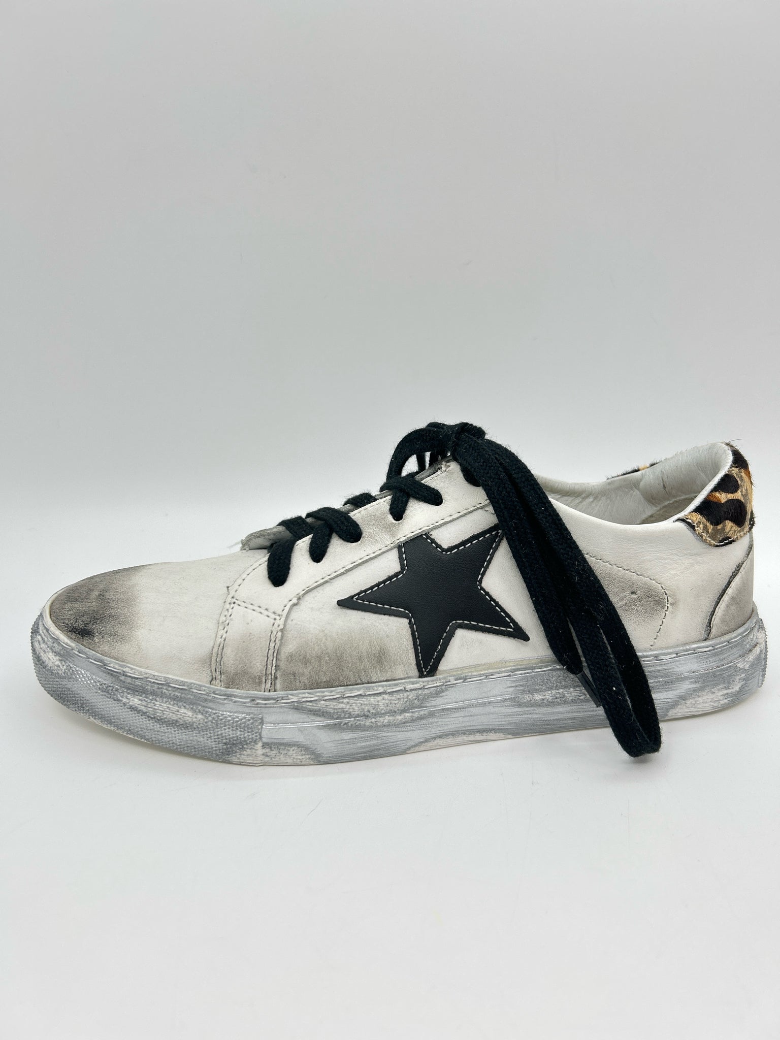 DINGO Size 9M White and black Women Sneakers