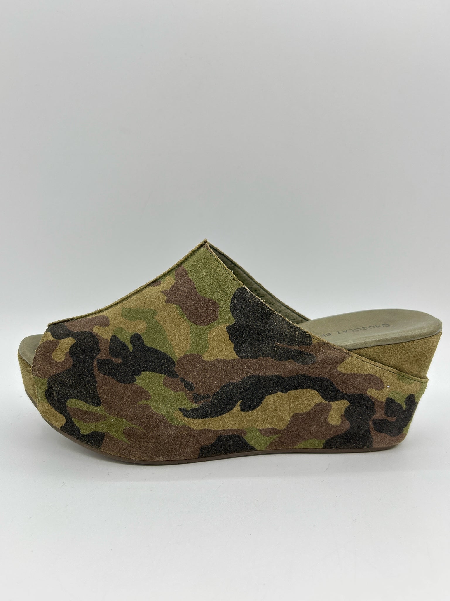CHOCOLAT BLU Size 8.5 Green Camo Women Sandal