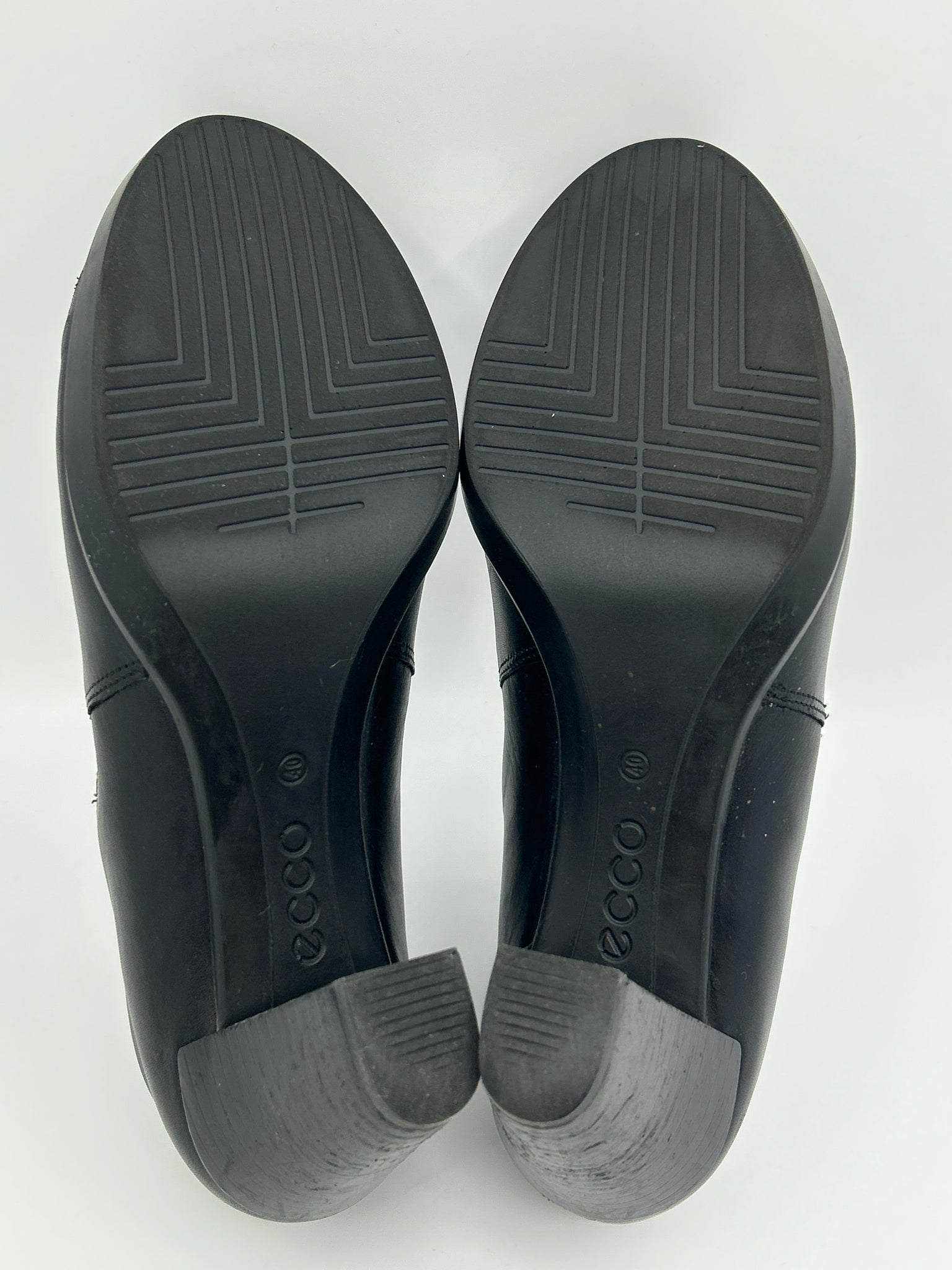 ECCO Size 9/9.5 Black Women Booties