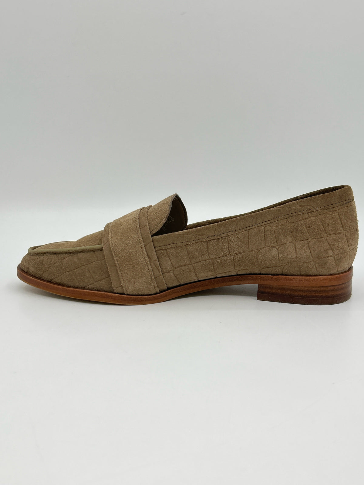 VINCE CAMUTO Size 7.5 Taupe Women Loafer
