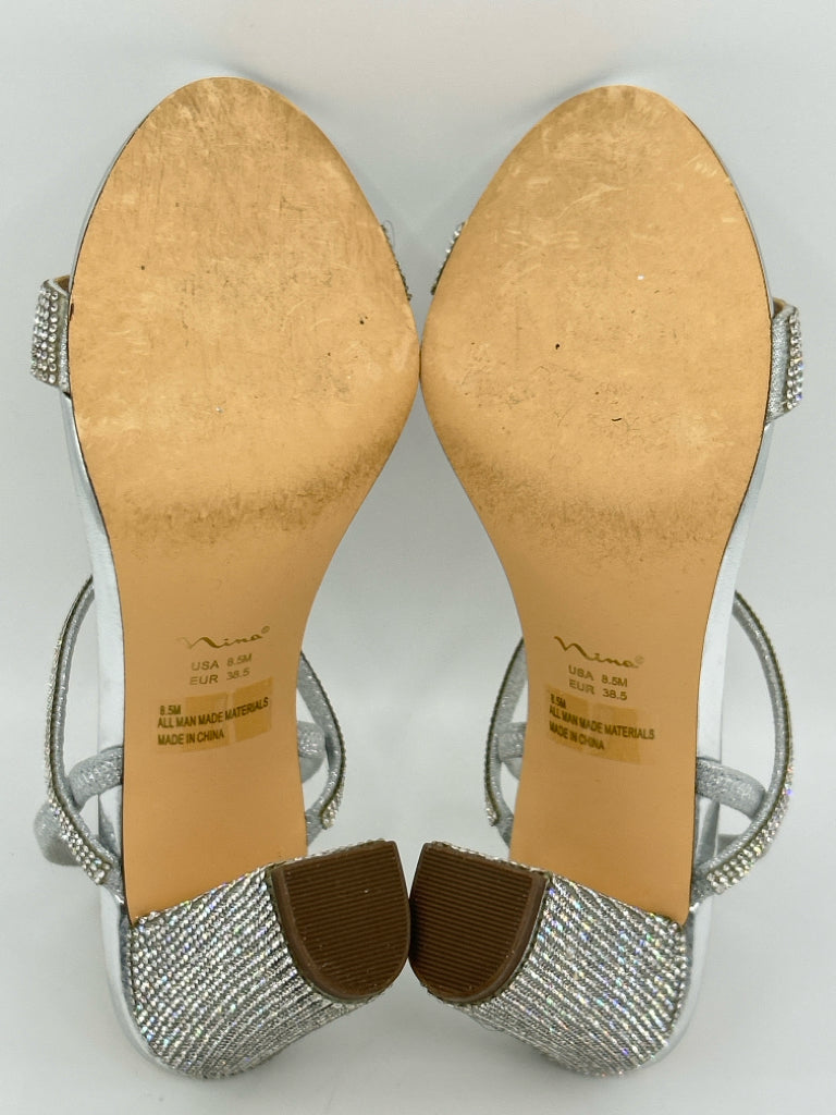 NINA Size 8.5M Silver Women's Sandal
