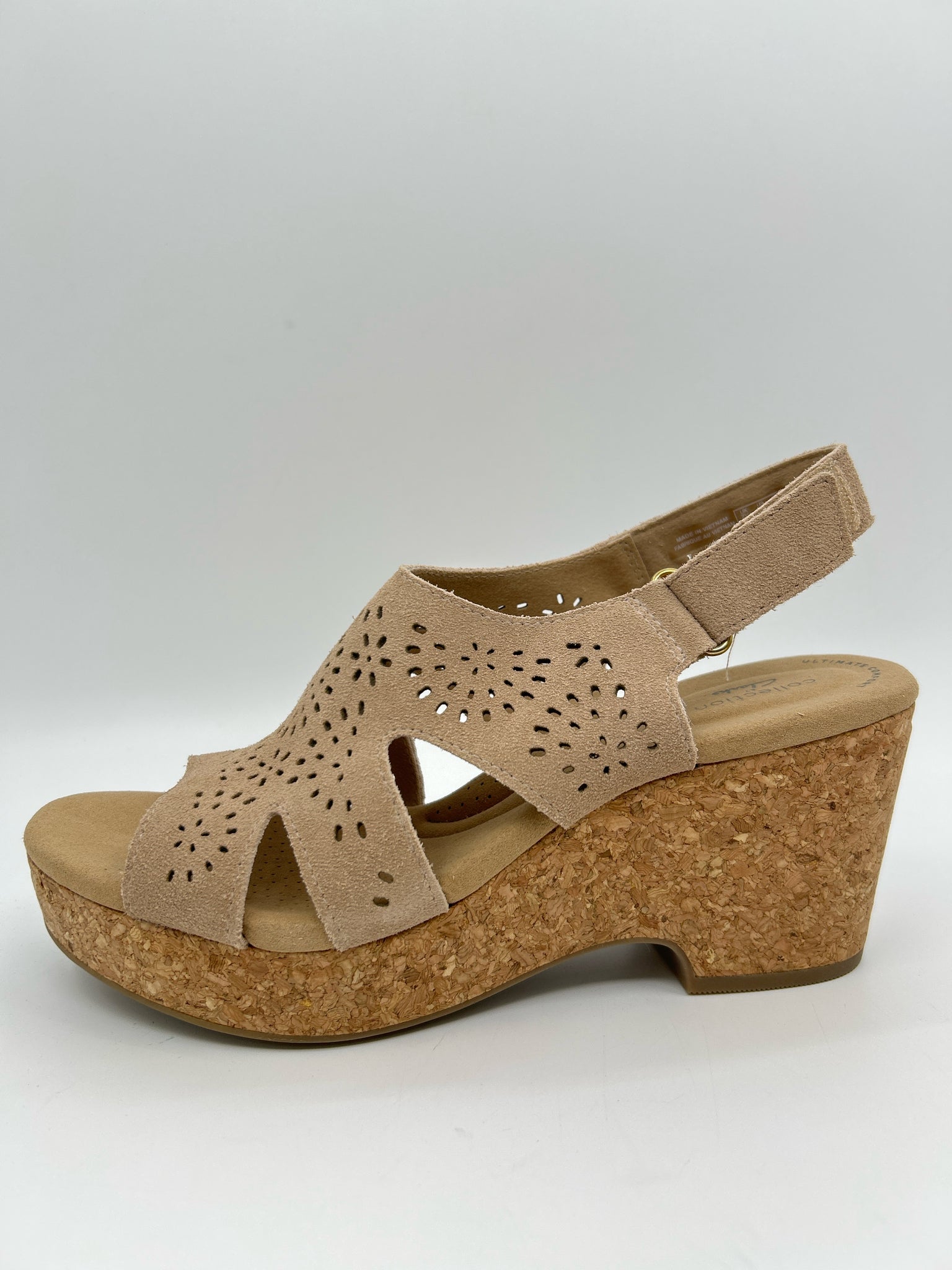 COLLECTION BY CLARKS Size 10M SAND Women Sandal