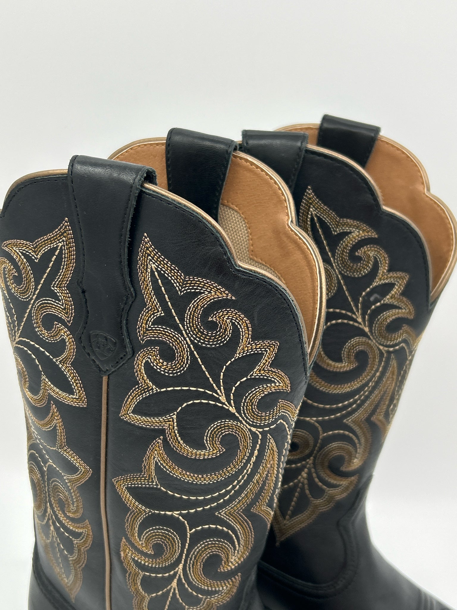ARIAT Size 6.5B black and brown Women Boots