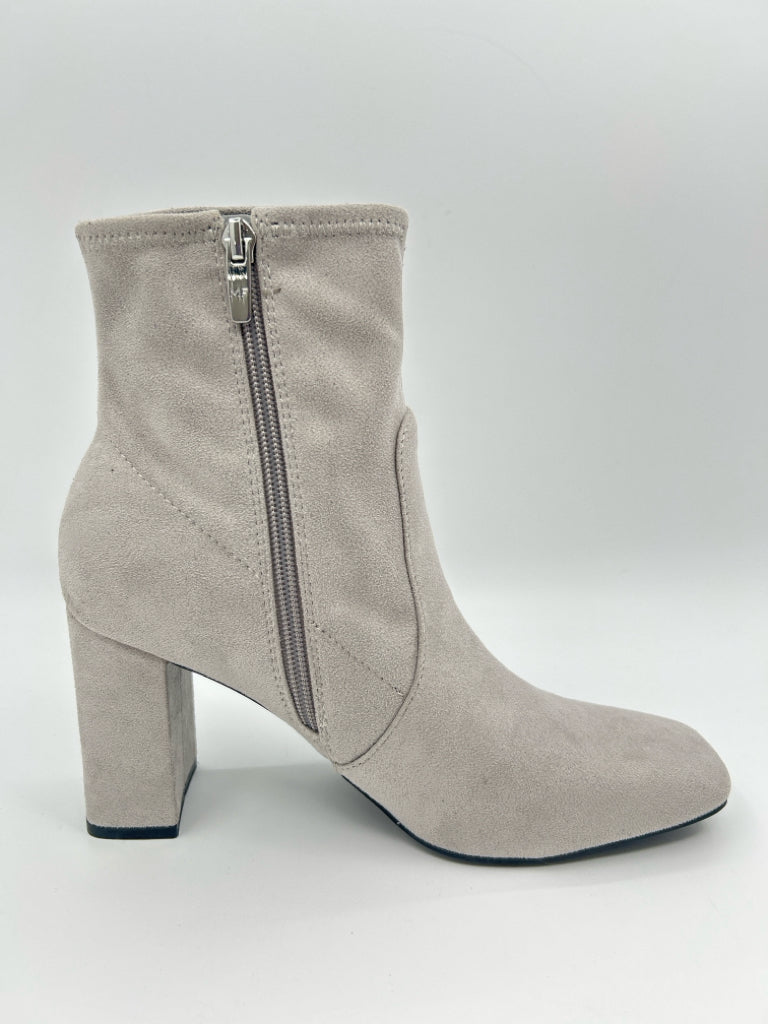 MARC FISHER Women Size 9.5M light grey Booties