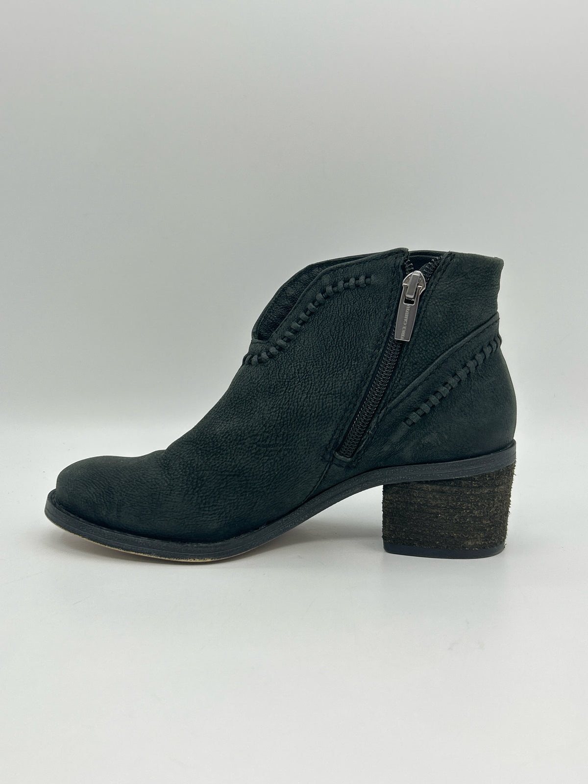 VINCE CAMUTO Size 6M Black Women Booties